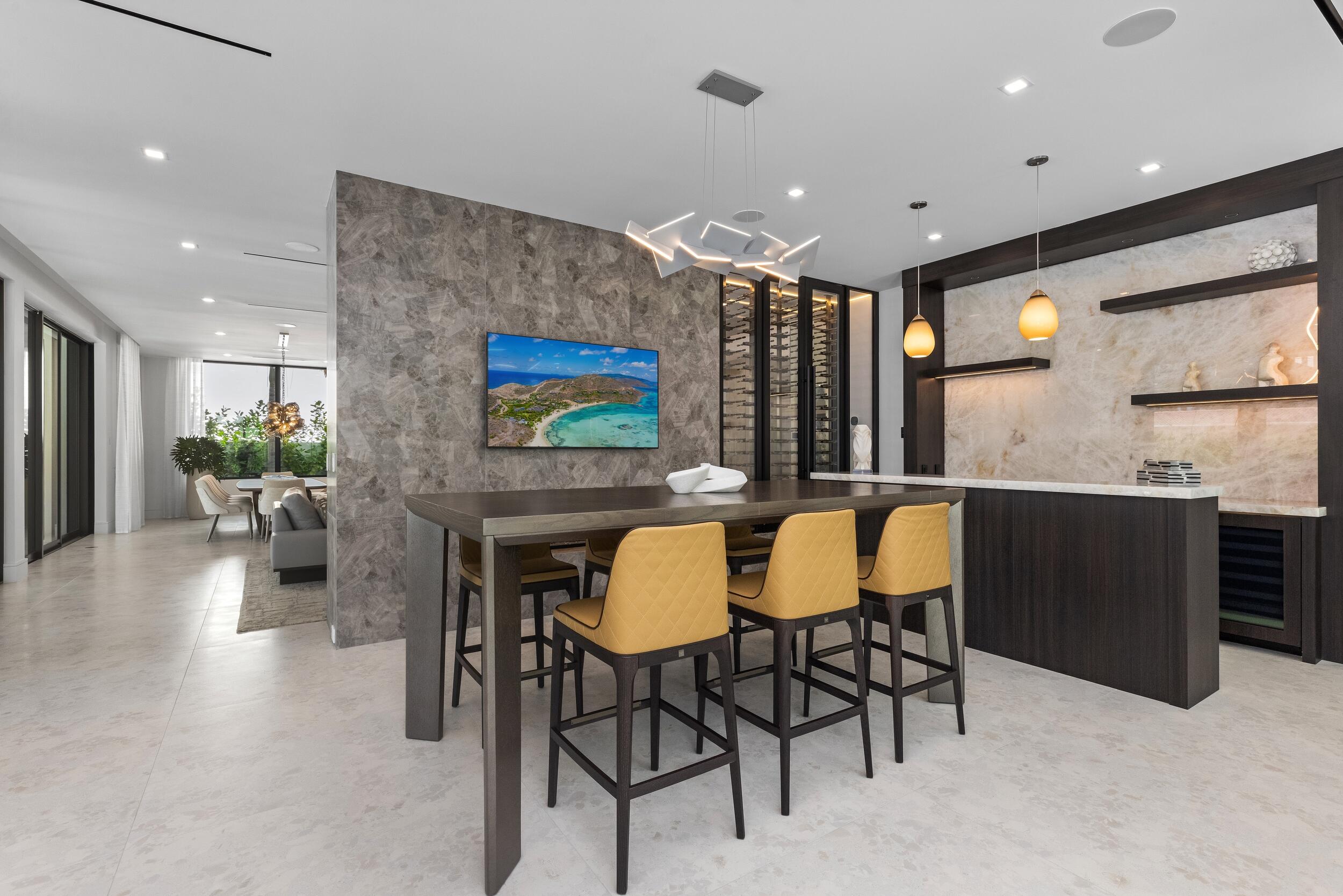 ROYAL PALM YACHT & COUNTRY CLUB - Residential