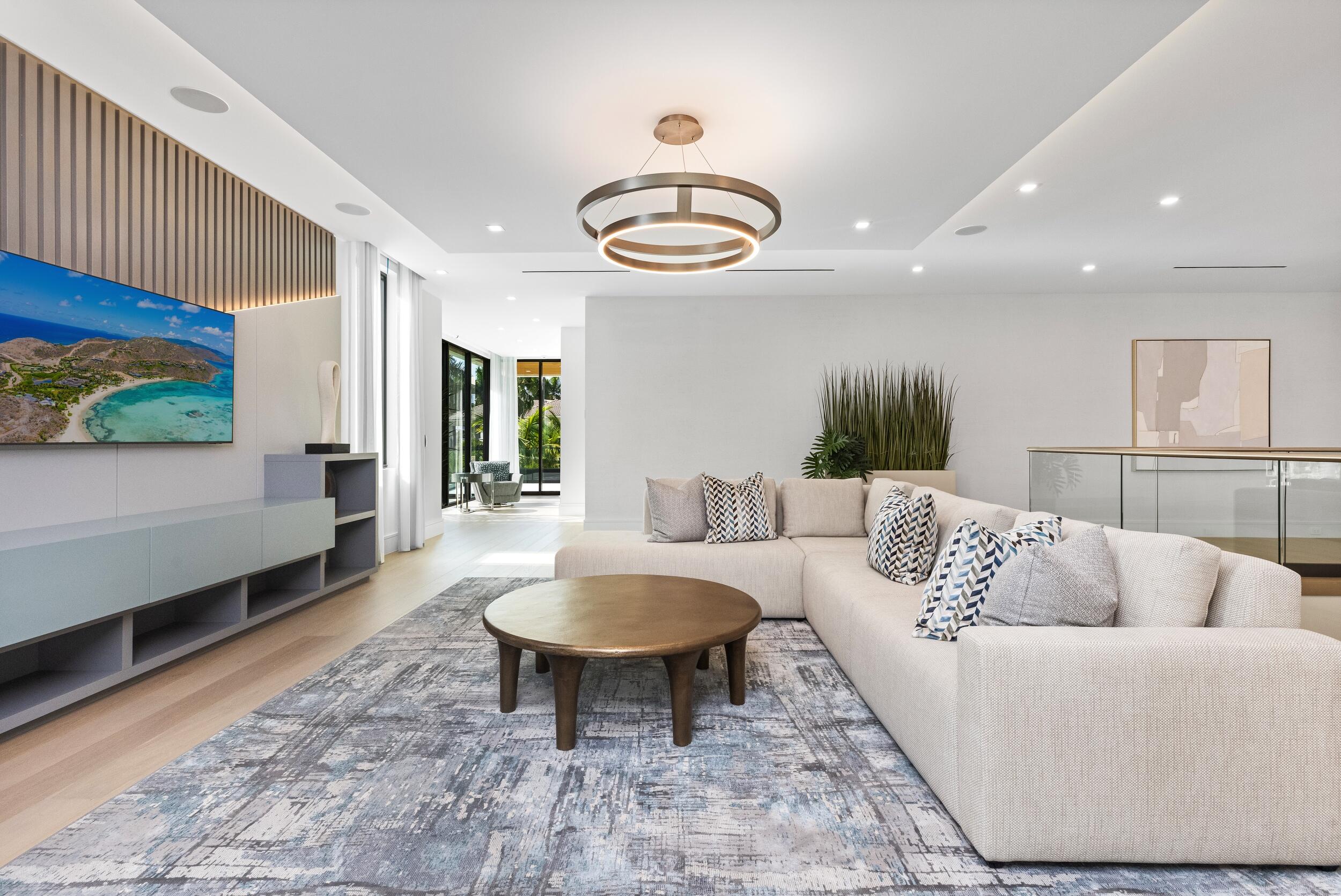 ROYAL PALM YACHT & COUNTRY CLUB - Residential