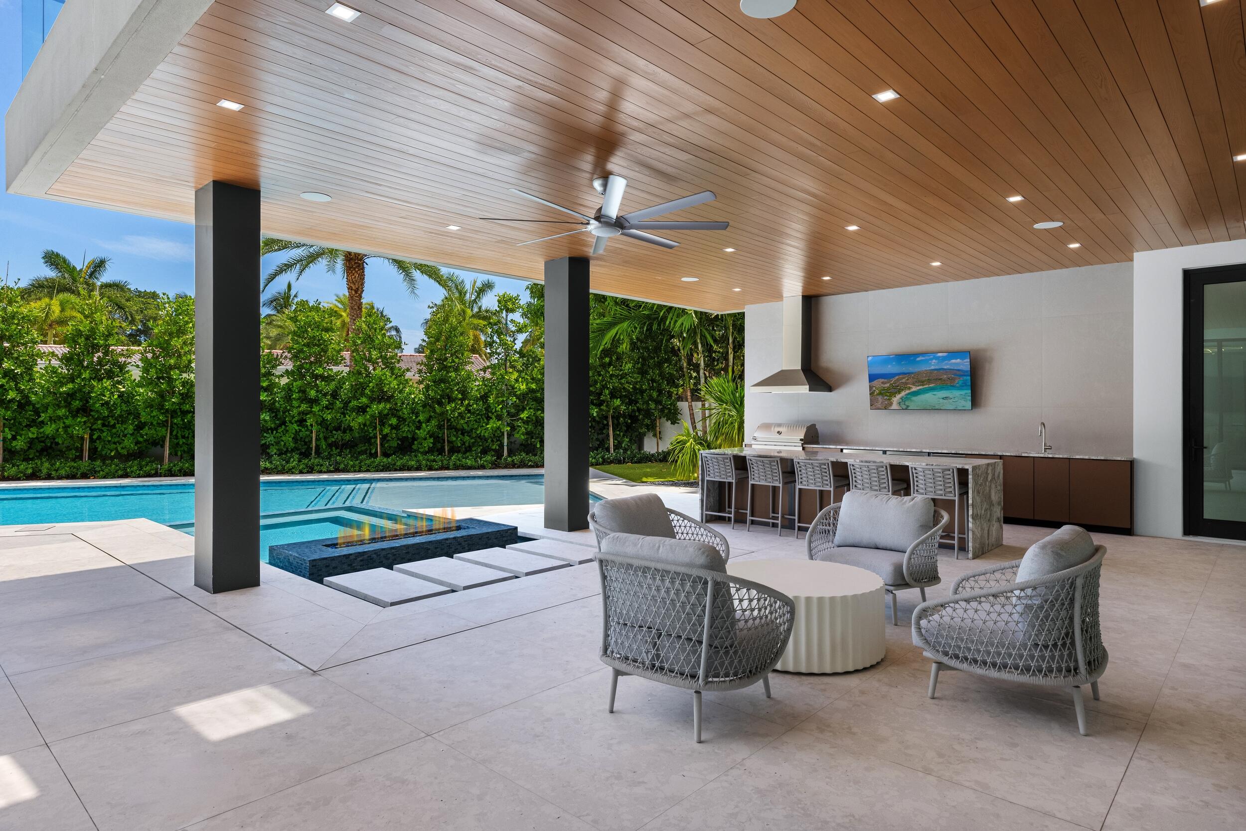 ROYAL PALM YACHT & COUNTRY CLUB - Residential
