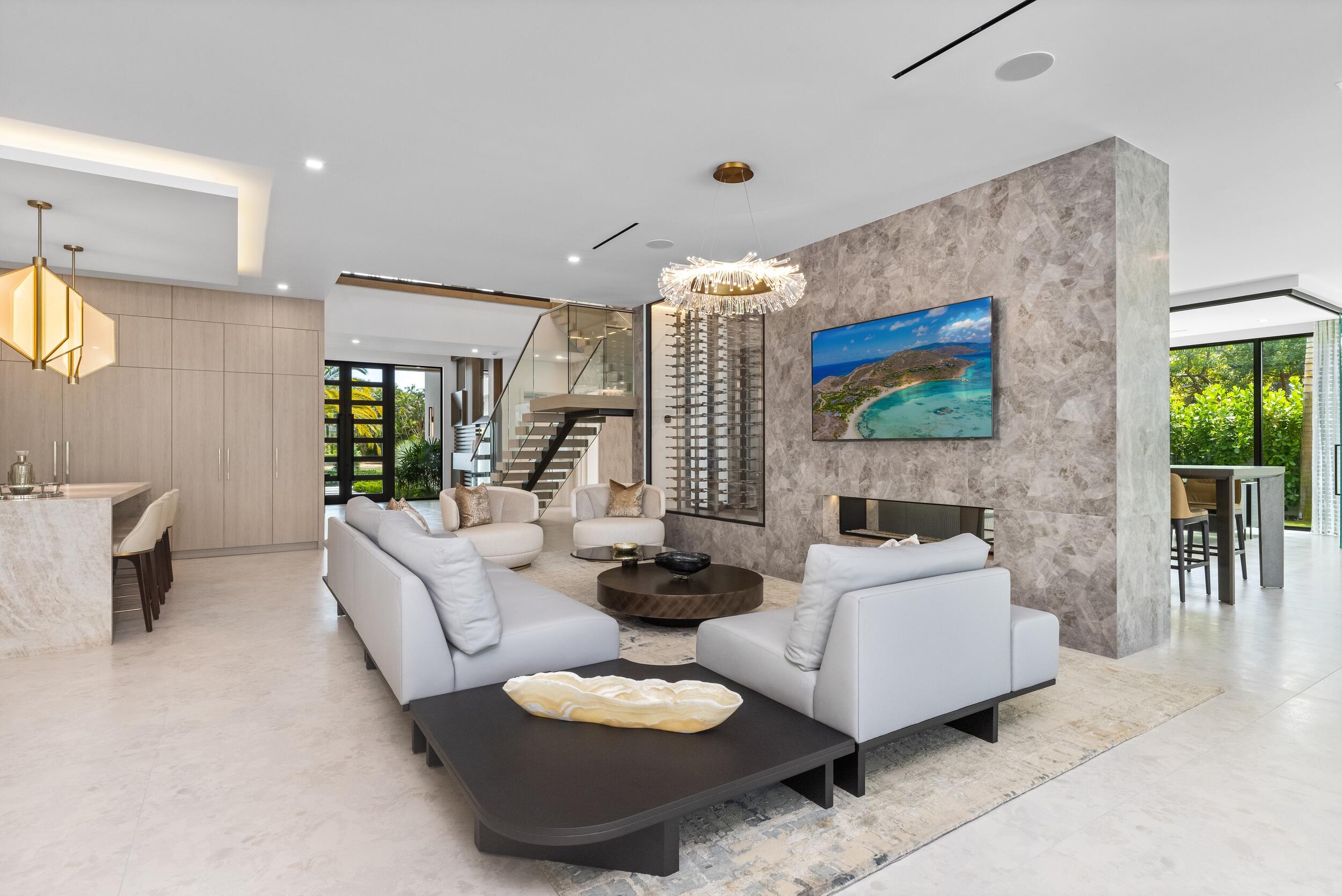 ROYAL PALM YACHT & COUNTRY CLUB - Residential