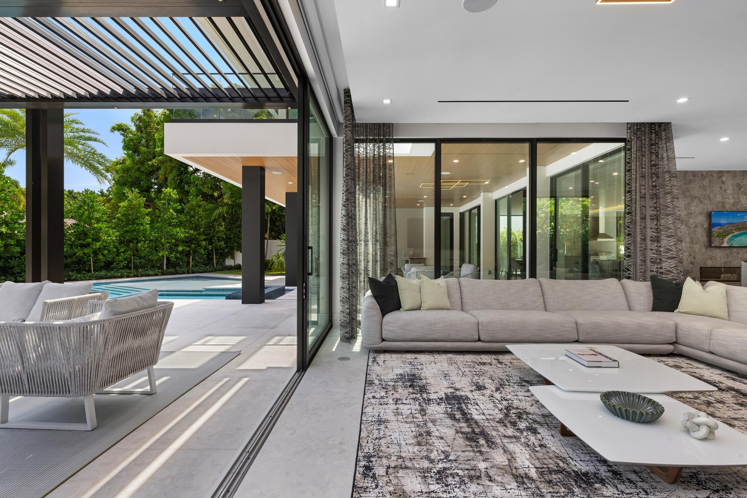 ROYAL PALM YACHT & COUNTRY CLUB - Residential