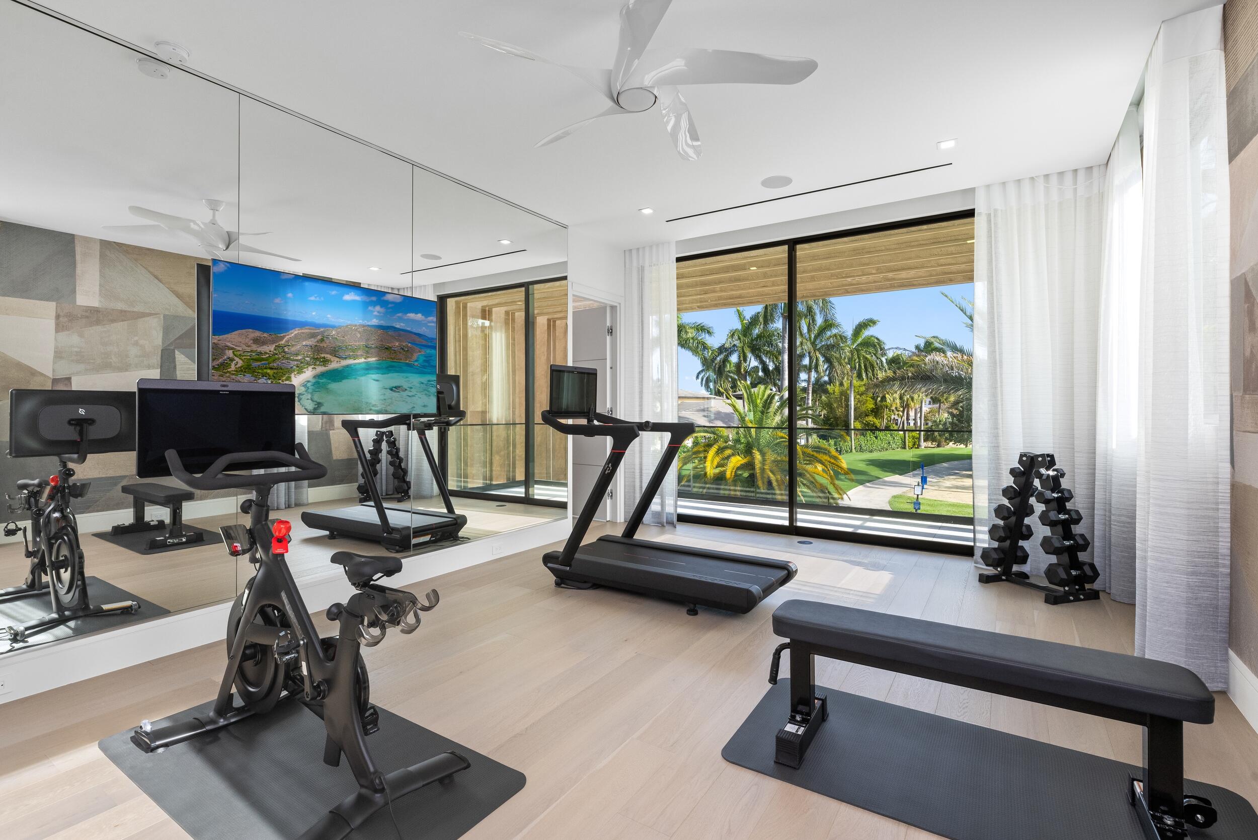 ROYAL PALM YACHT & COUNTRY CLUB - Residential