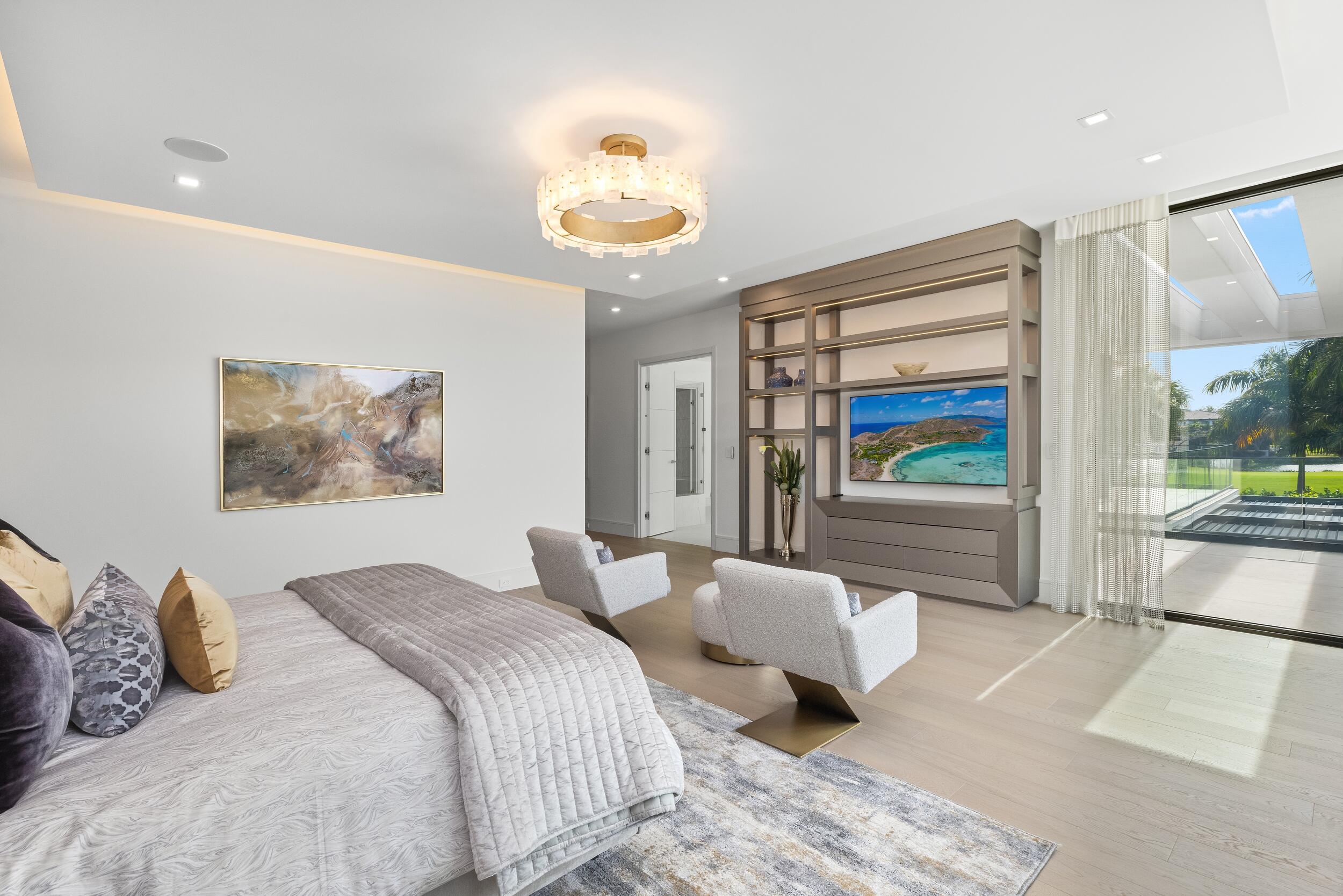 ROYAL PALM YACHT & COUNTRY CLUB - Residential