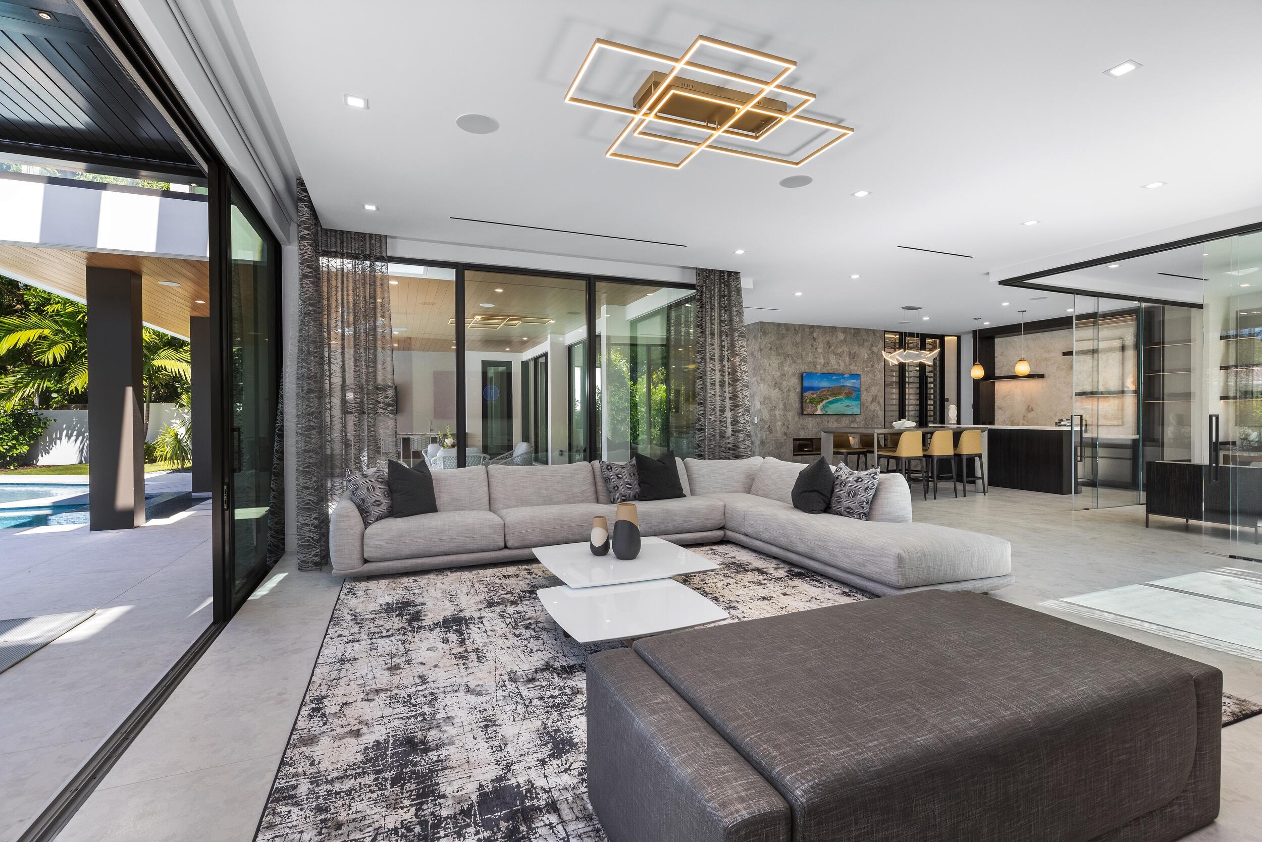 ROYAL PALM YACHT & COUNTRY CLUB - Residential