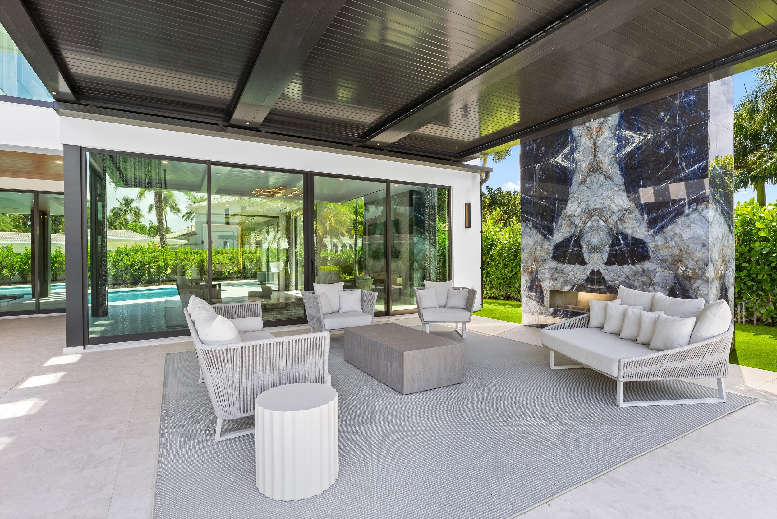 ROYAL PALM YACHT & COUNTRY CLUB - Residential