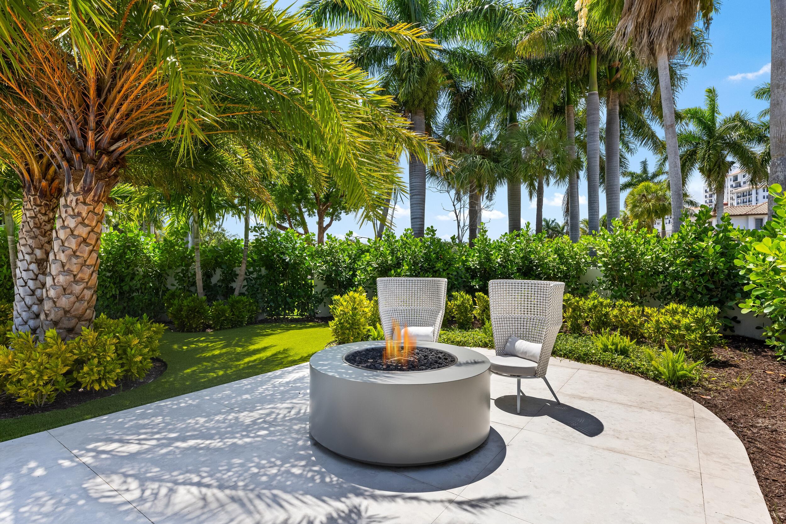 ROYAL PALM YACHT & COUNTRY CLUB - Residential