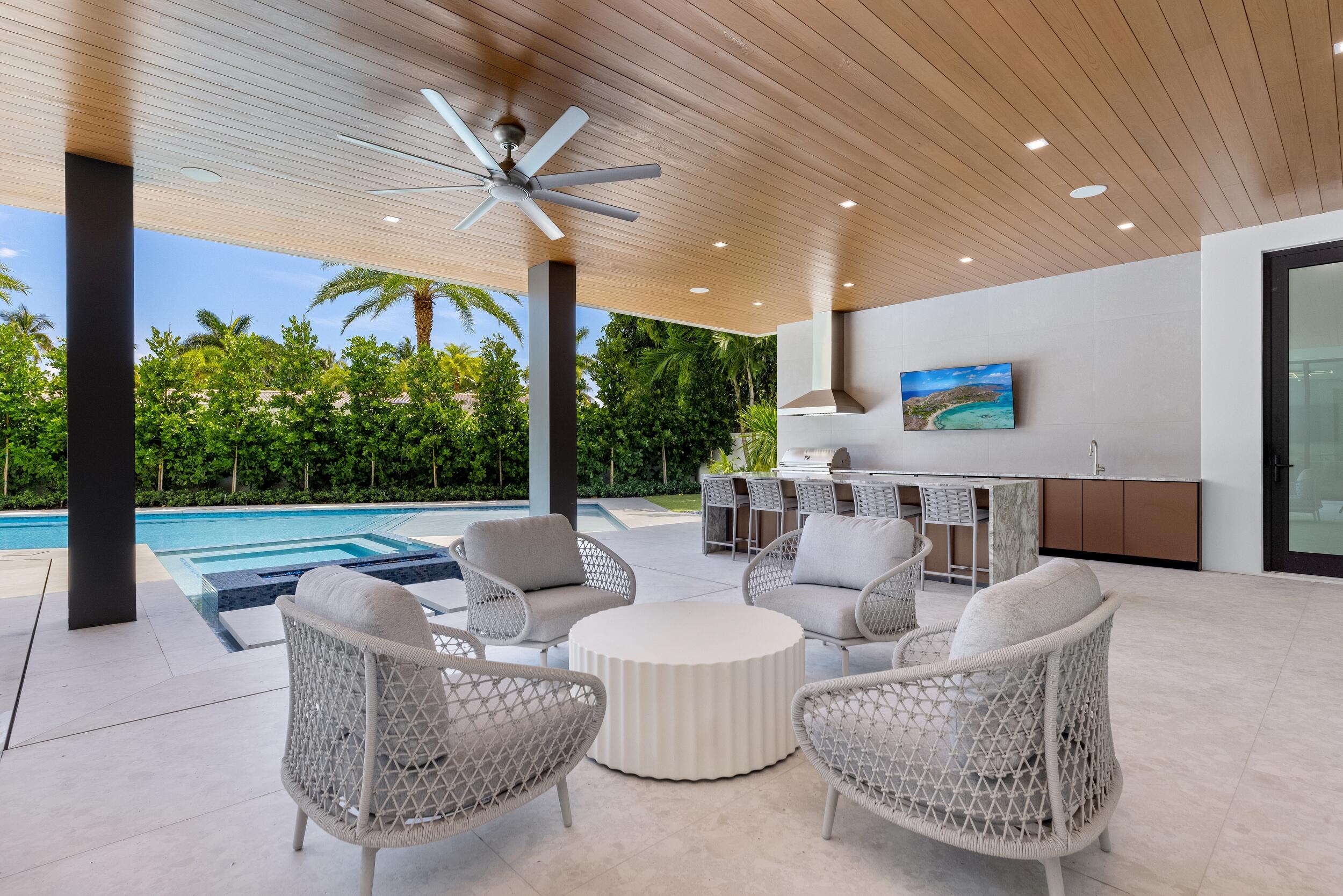 ROYAL PALM YACHT & COUNTRY CLUB - Residential