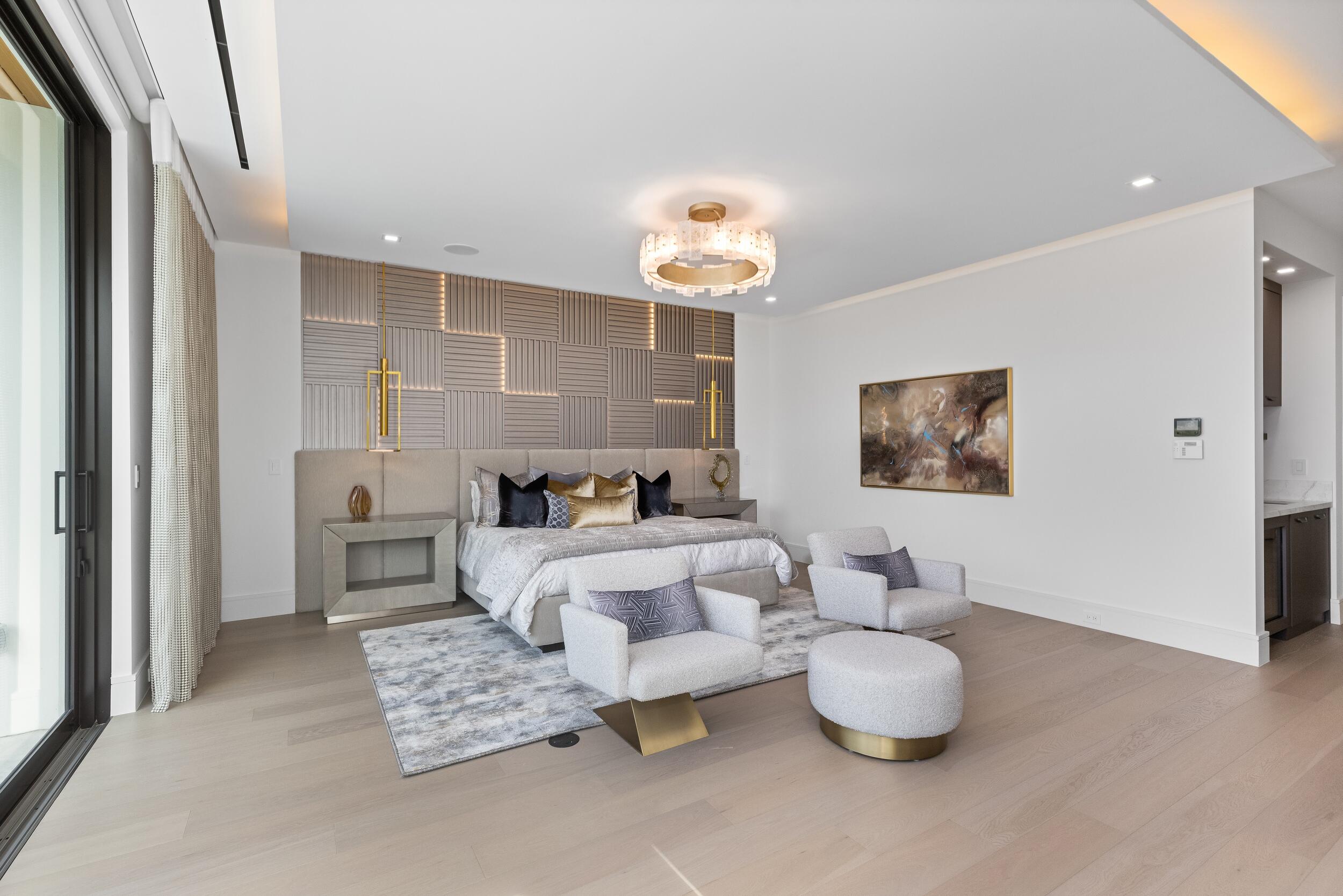 ROYAL PALM YACHT & COUNTRY CLUB - Residential
