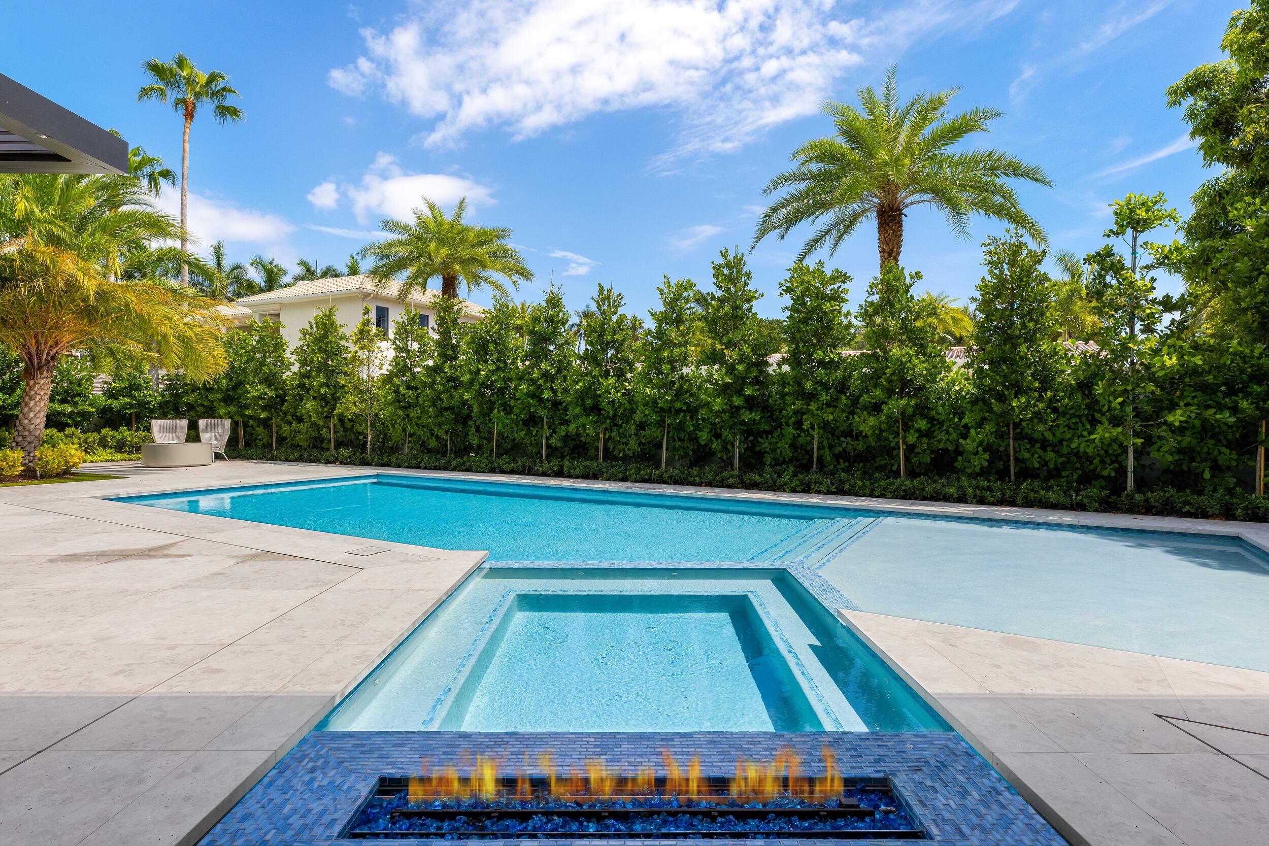 ROYAL PALM YACHT & COUNTRY CLUB - Residential
