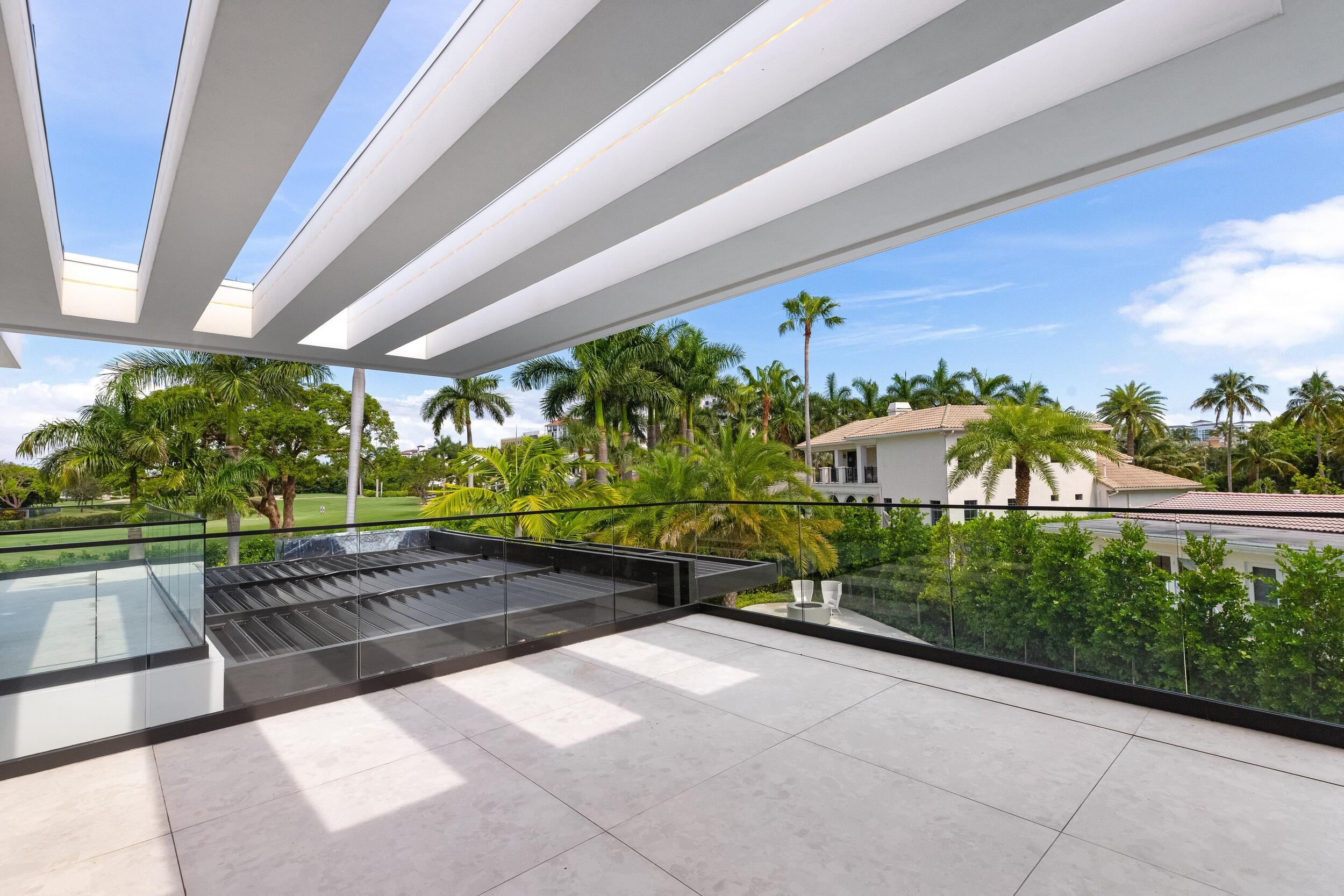 ROYAL PALM YACHT & COUNTRY CLUB - Residential