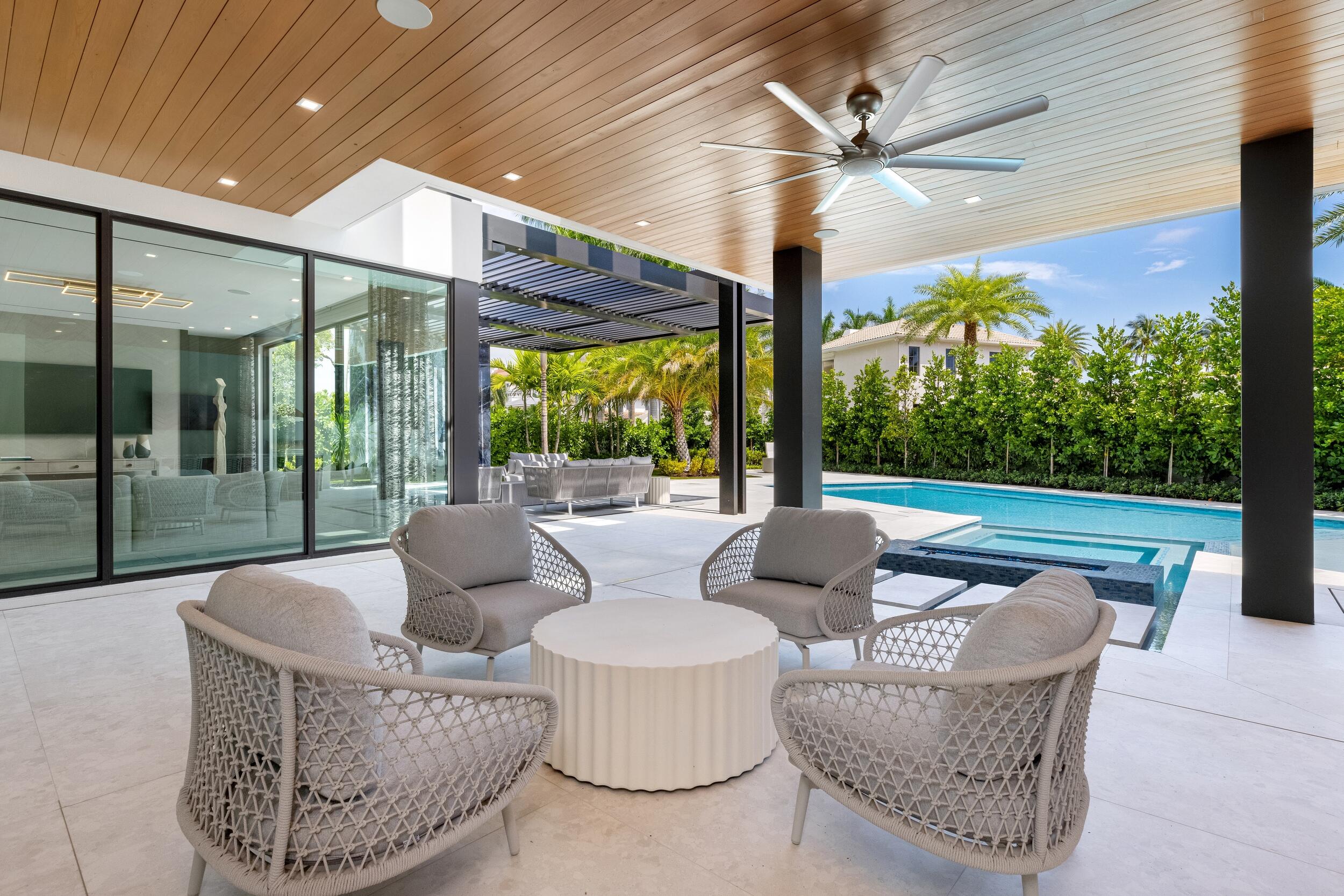 ROYAL PALM YACHT & COUNTRY CLUB - Residential