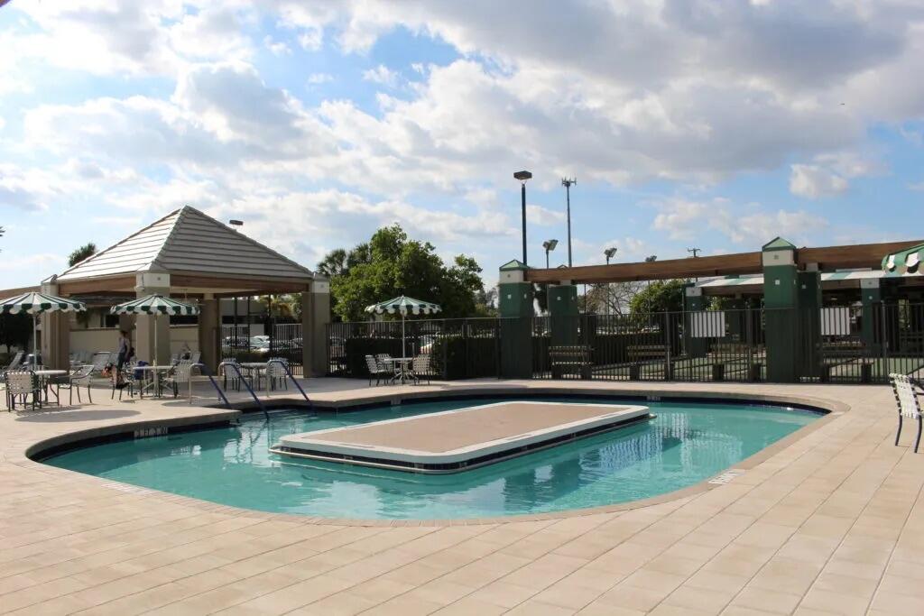 LUCAYA VILLAGE 2-E CONDO - Residential Lease