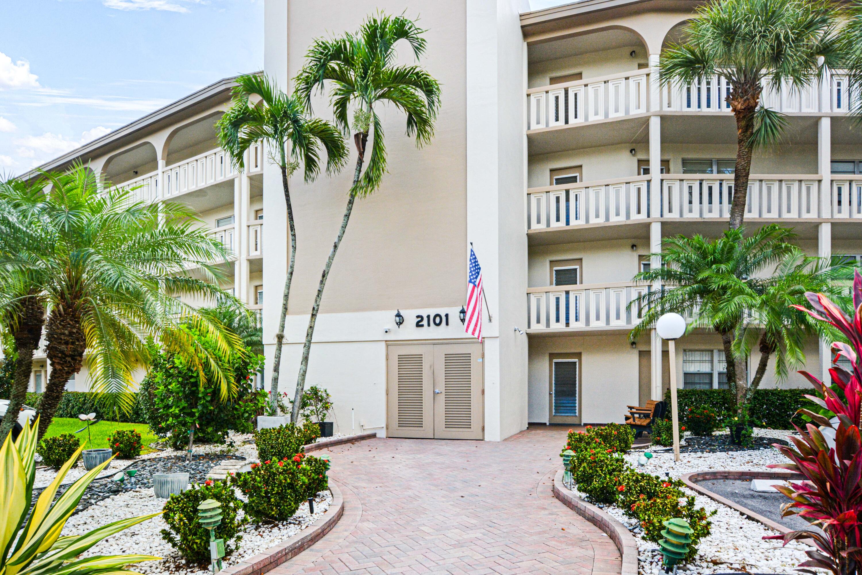 LUCAYA VILLAGE 2-E CONDO - Residential Lease