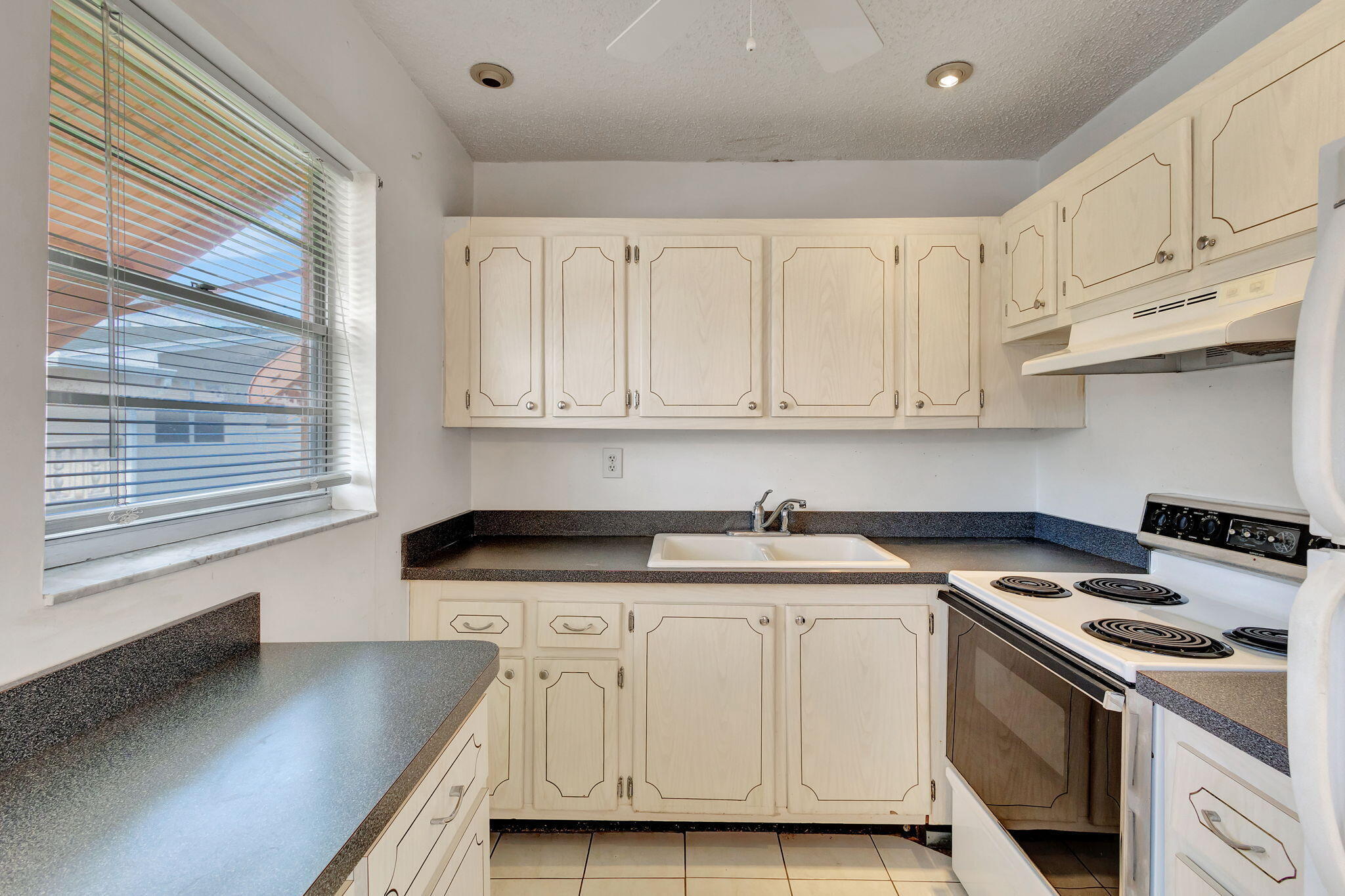 SHEFFIELD CONDOS A TO Q - Residential Lease