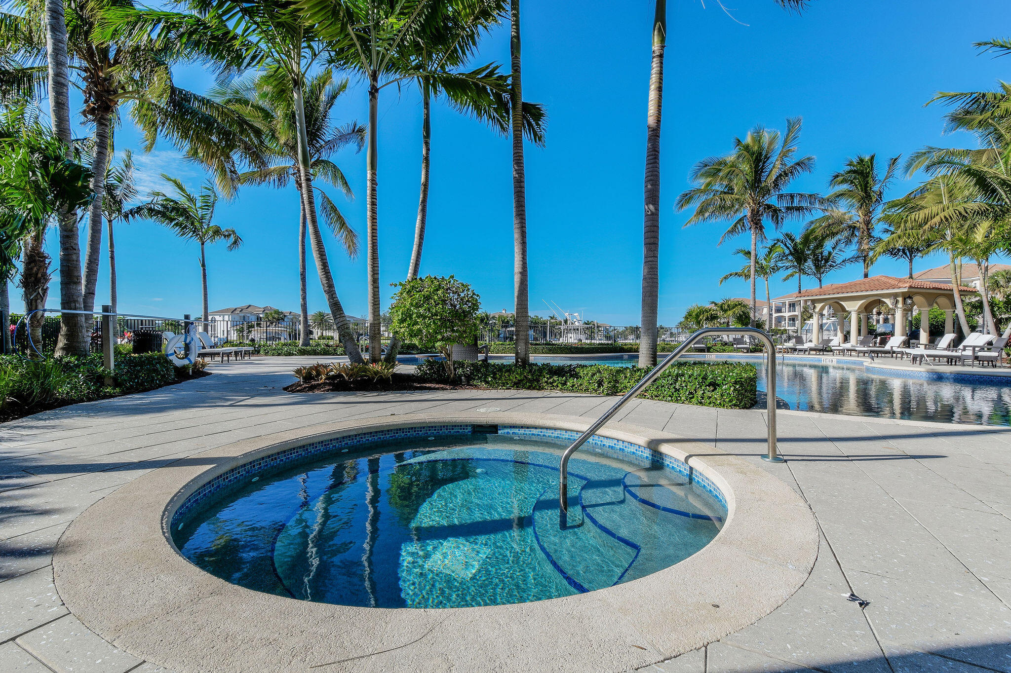 CARRIAGE HOMES AT FRENCHMANS HARBOR CONDO - Residential