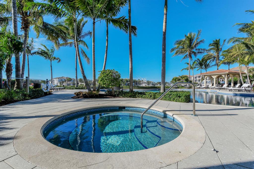 CARRIAGE HOMES AT FRENCHMANS HARBOR CONDO - Residential