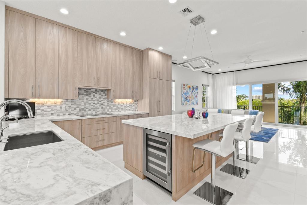 CARRIAGE HOMES AT FRENCHMANS HARBOR CONDO - Residential