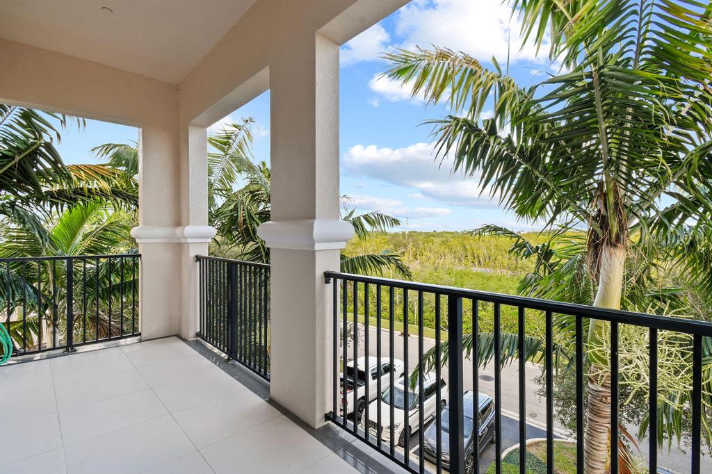 CARRIAGE HOMES AT FRENCHMANS HARBOR CONDO - Residential