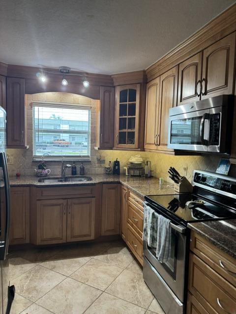 WINDSOR PARK NORTH CONDOMINIUMS - Residential
