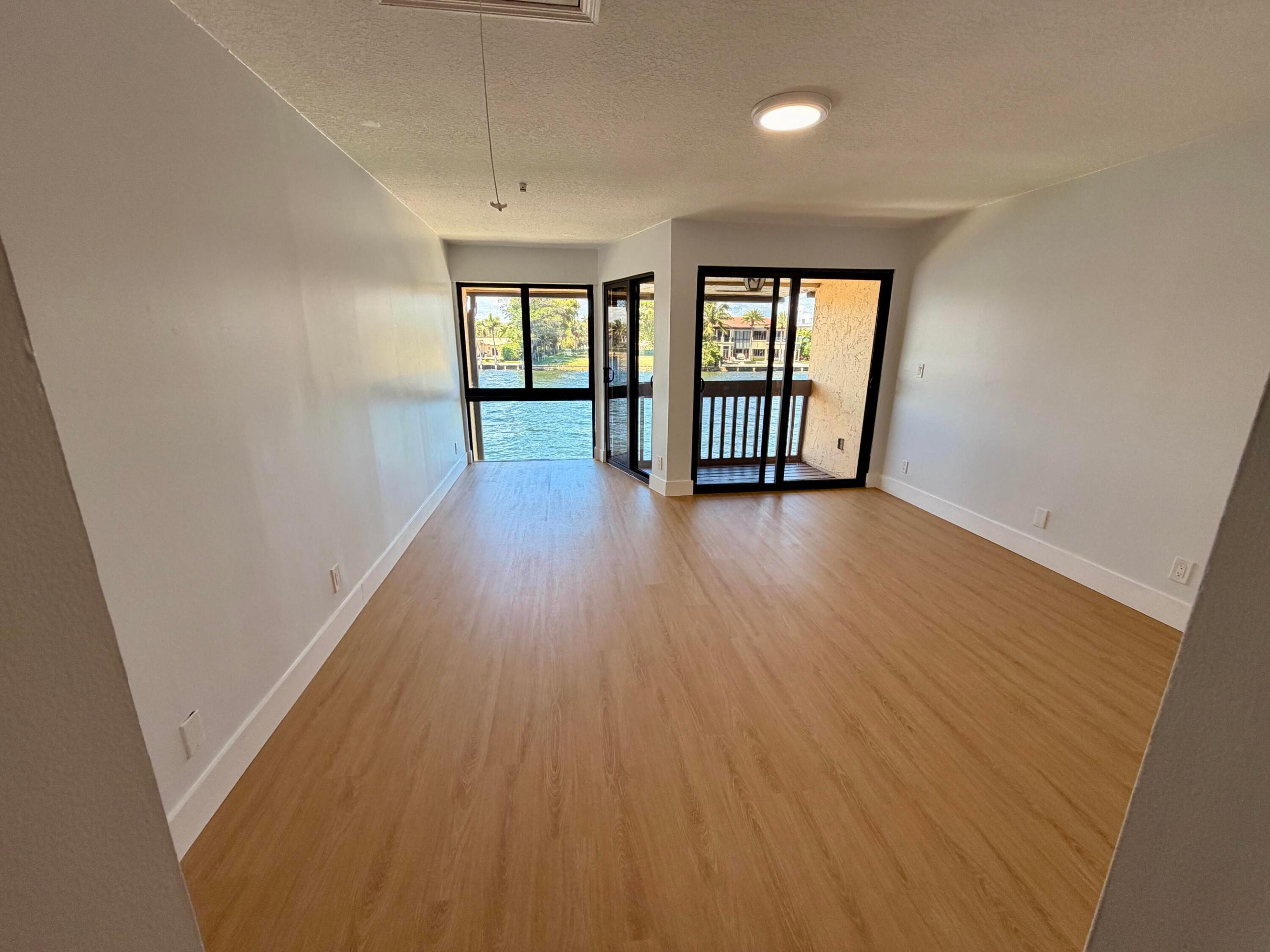 LAKESIDE - Residential