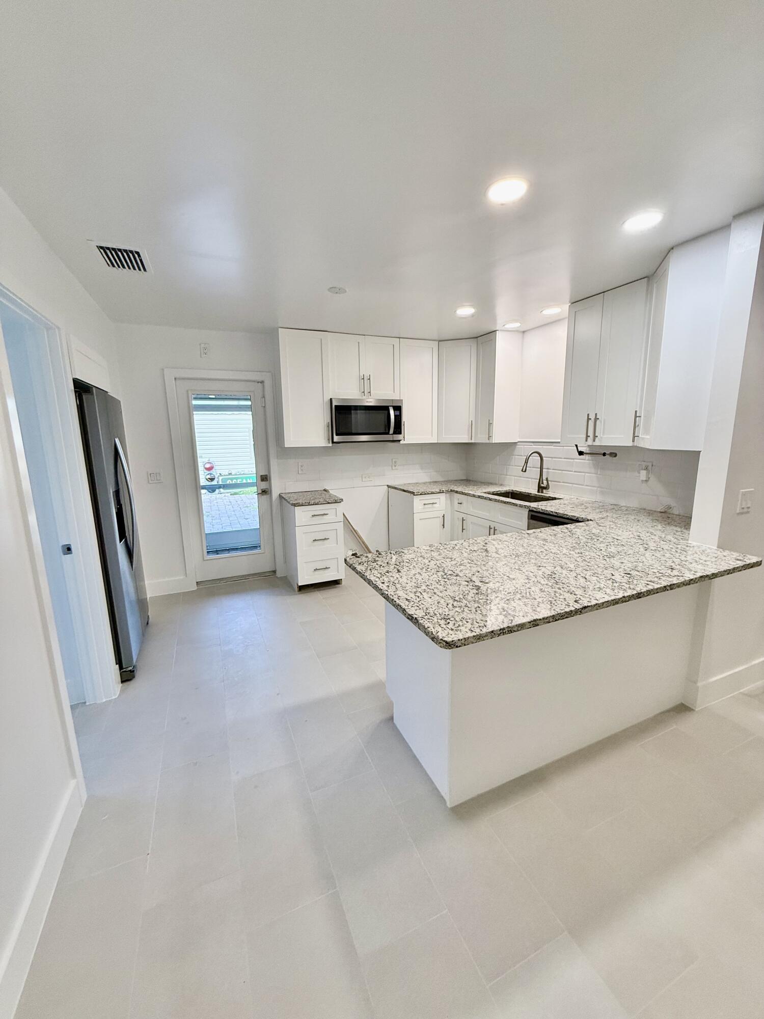 LANTANA COVE - Residential Lease