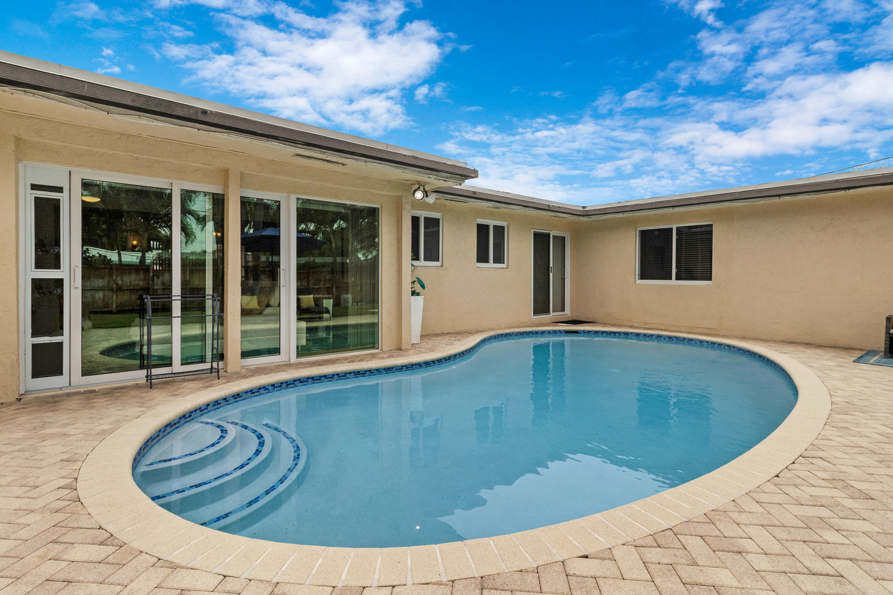 IMPERIAL POINT 2 SEC - Residential