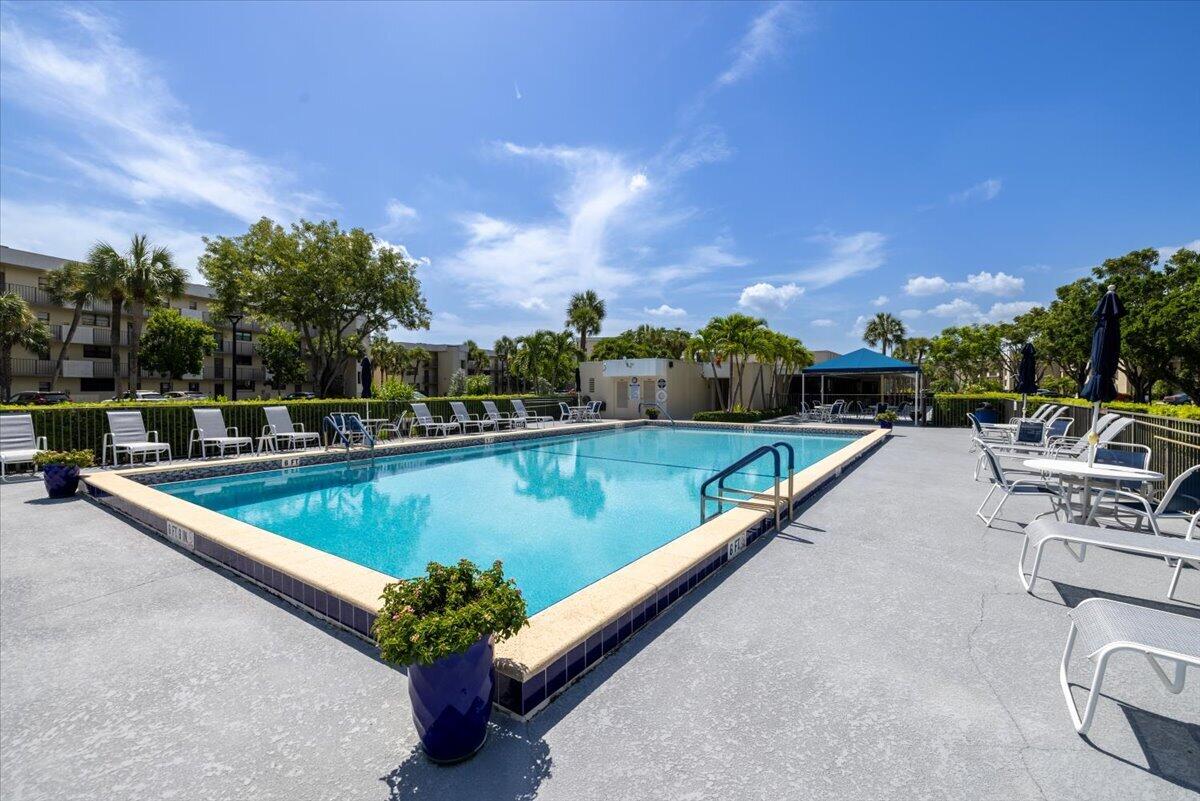 DEER CREEK COUNTRY CLUB - Residential