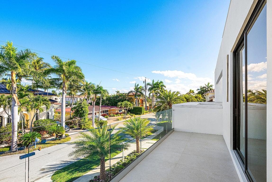 BOCA HARBOUR 5TH SEC - Residential