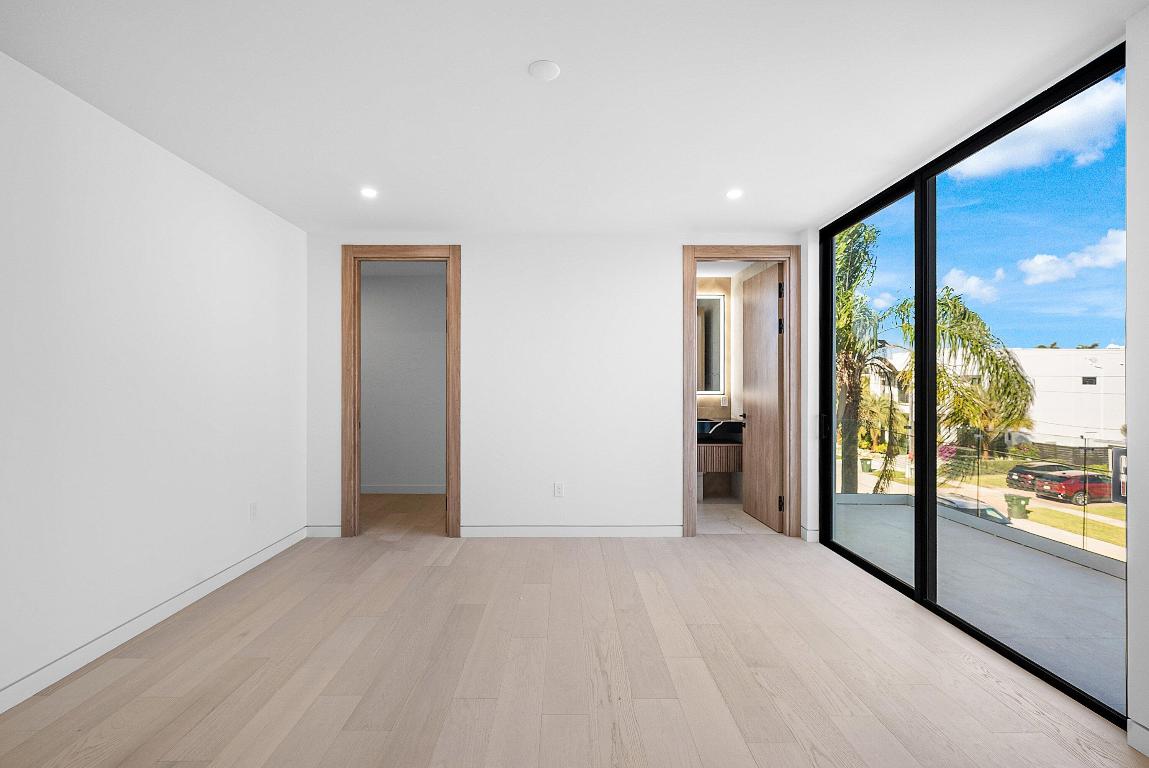 BOCA HARBOUR 5TH SEC - Residential
