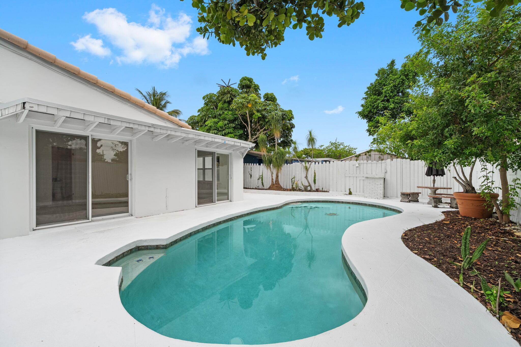 COLLIER ESTATES 3RD ADD - Residential