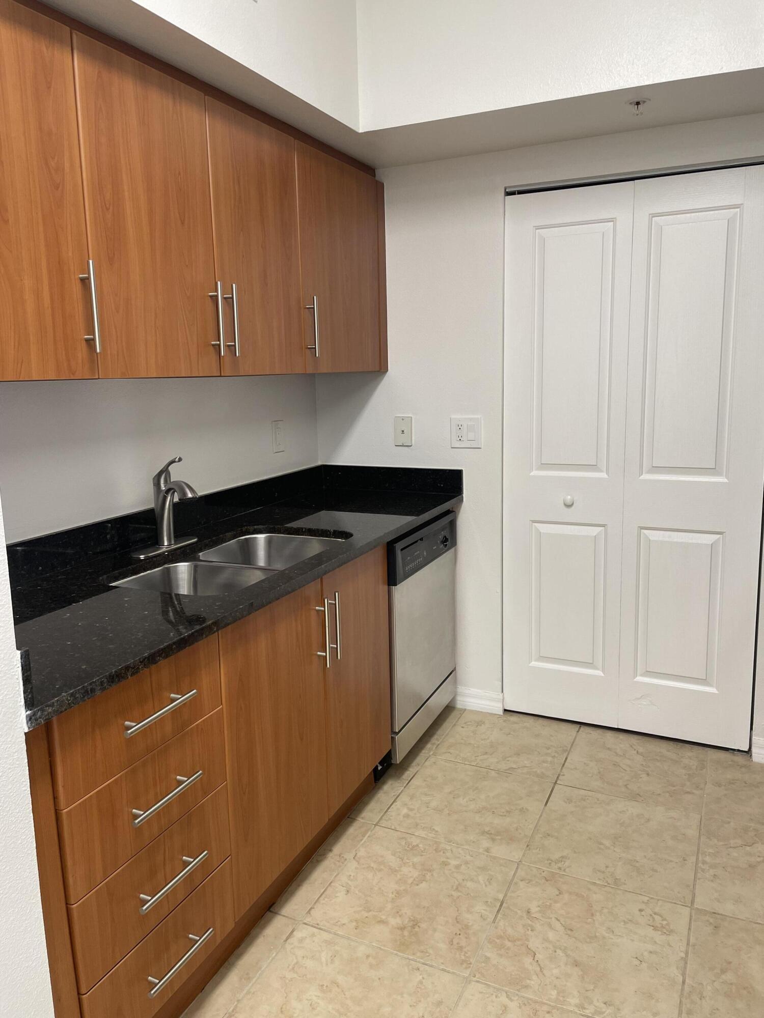 PRADO CONDO - Residential