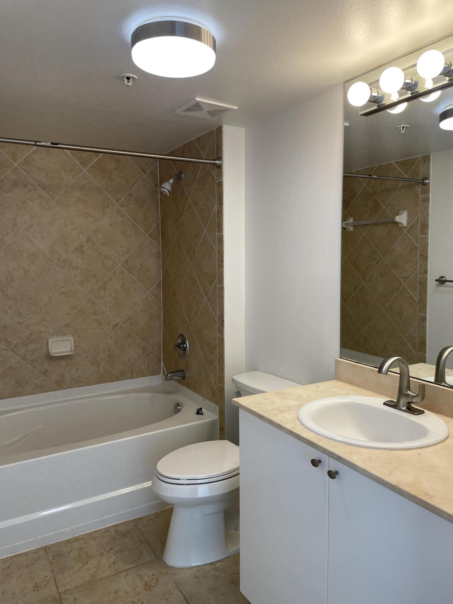 PRADO CONDO - Residential