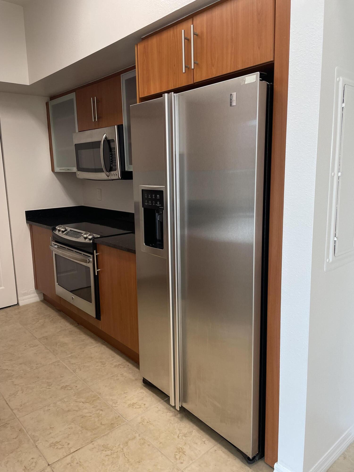 PRADO CONDO - Residential