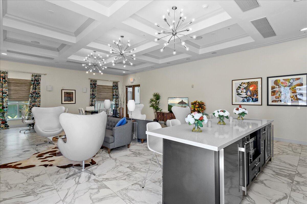 PRADO CONDO - Residential