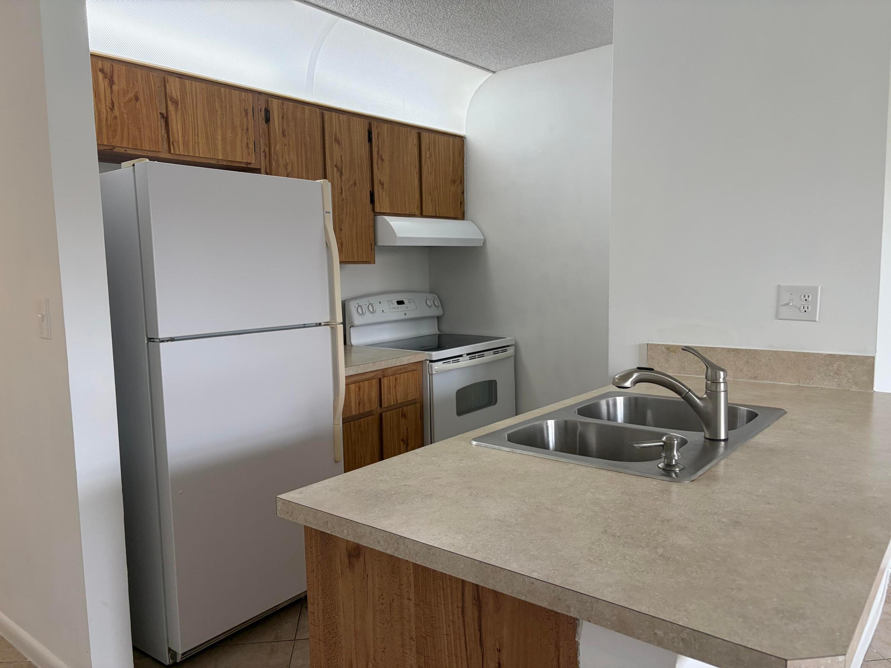 CORAL SPRINGS TOWER CLUB II - Residential Lease