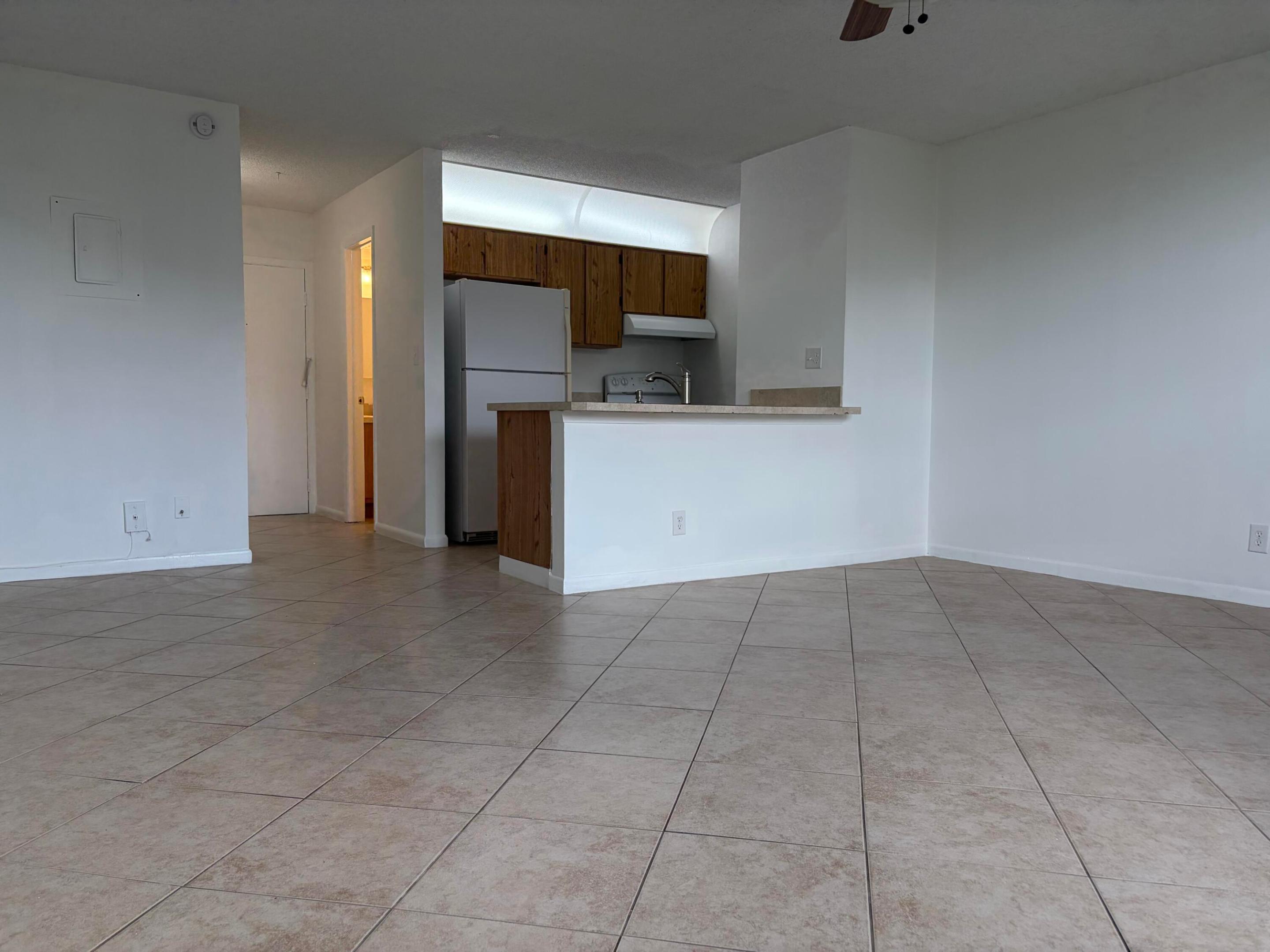 HURRY ON THIS SUPER NICE AND CLEAN EFFICIENCY READY TO BE RENTED! THIS UNIT HAS BEEN FRESHLY PAINTED AND CLEANED! NICE AND CLEAN APPLIANCES! COMMUNITY WASHER AND DRYER! BATHROOM CABINET TO BE REPLACED WITH A NEW ONE! COMMUNITY POOL/SPA! CLOSE TO ALL SHOPPING!  SMALL PET ALLOWED UNDER 25LBS WITH $200 NON REFUNDABLE DEPOSIT! FIRST AND TWO MONTHS SECURITY NEEDED. KEY FOB SECURITY AT THE ENTRANCE  FOR ADDED SECURITY! APPLICATION IS ATTACHED IN THE MLS!