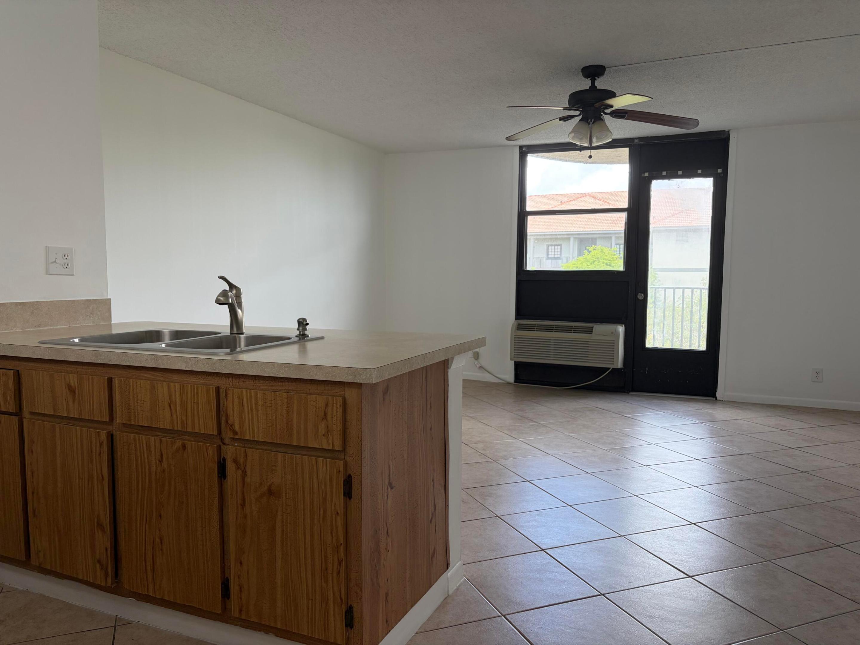 CORAL SPRINGS TOWER CLUB II - Residential Lease