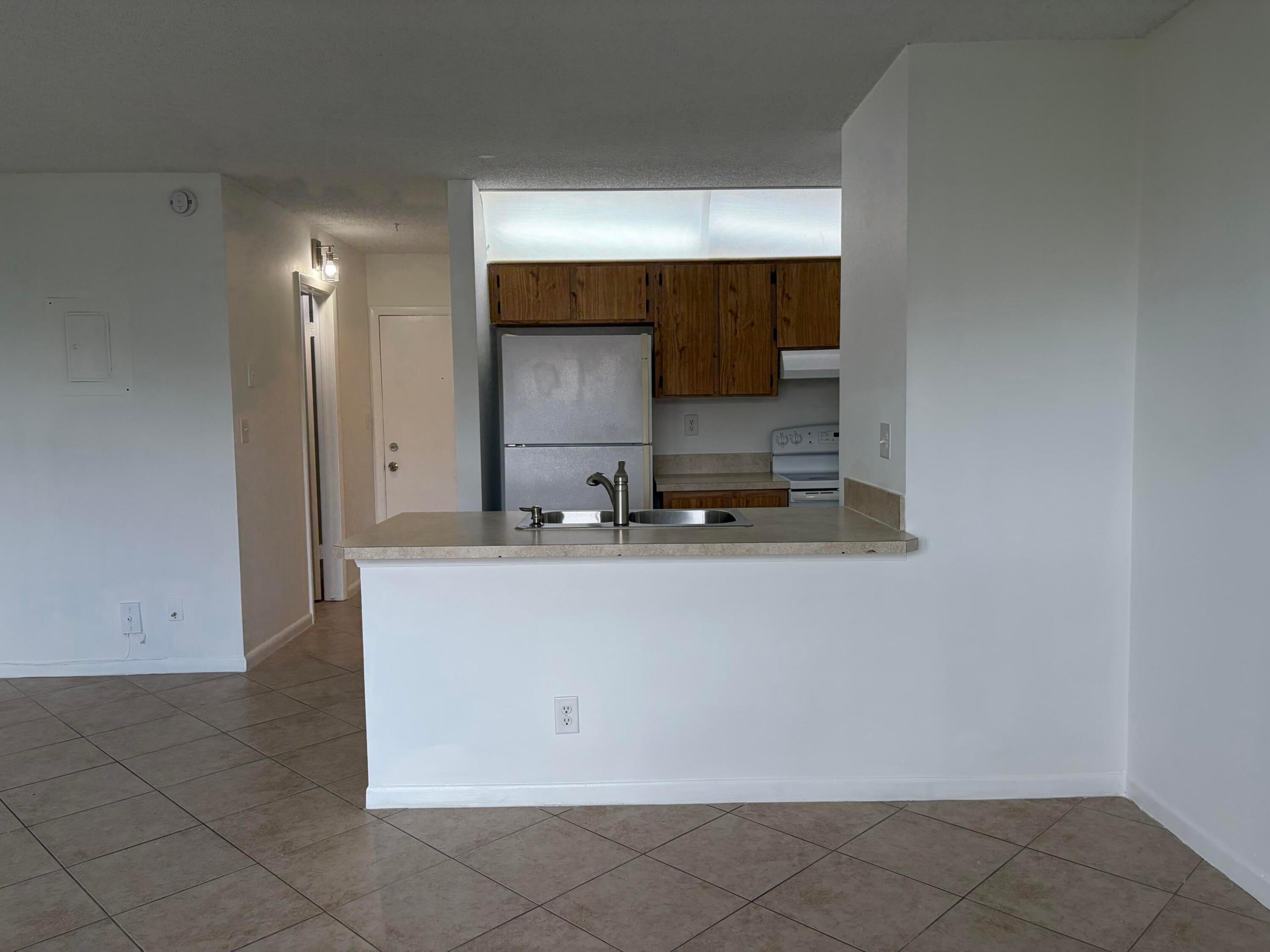CORAL SPRINGS TOWER CLUB II - Residential Lease