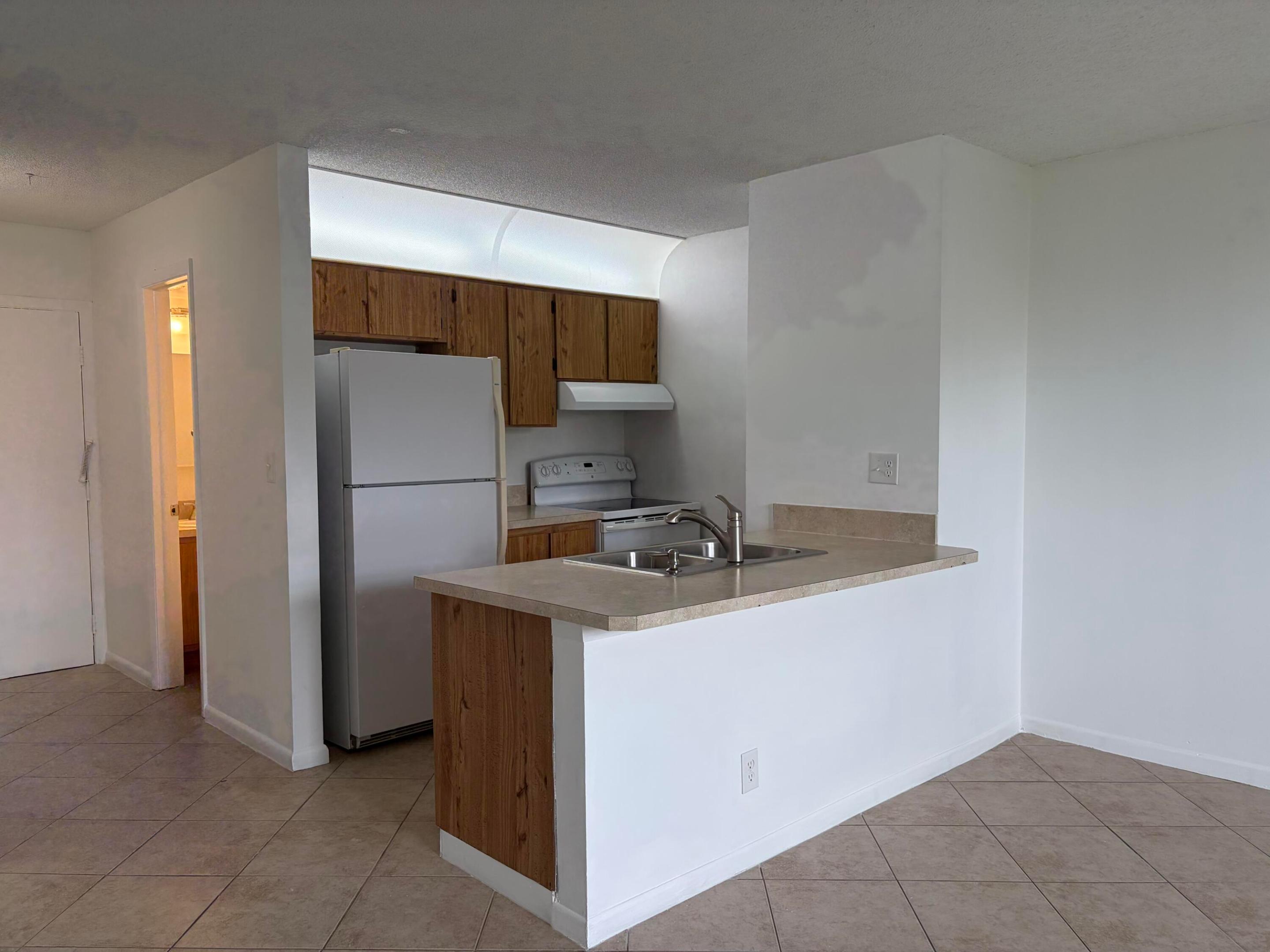 CORAL SPRINGS TOWER CLUB II - Residential Lease