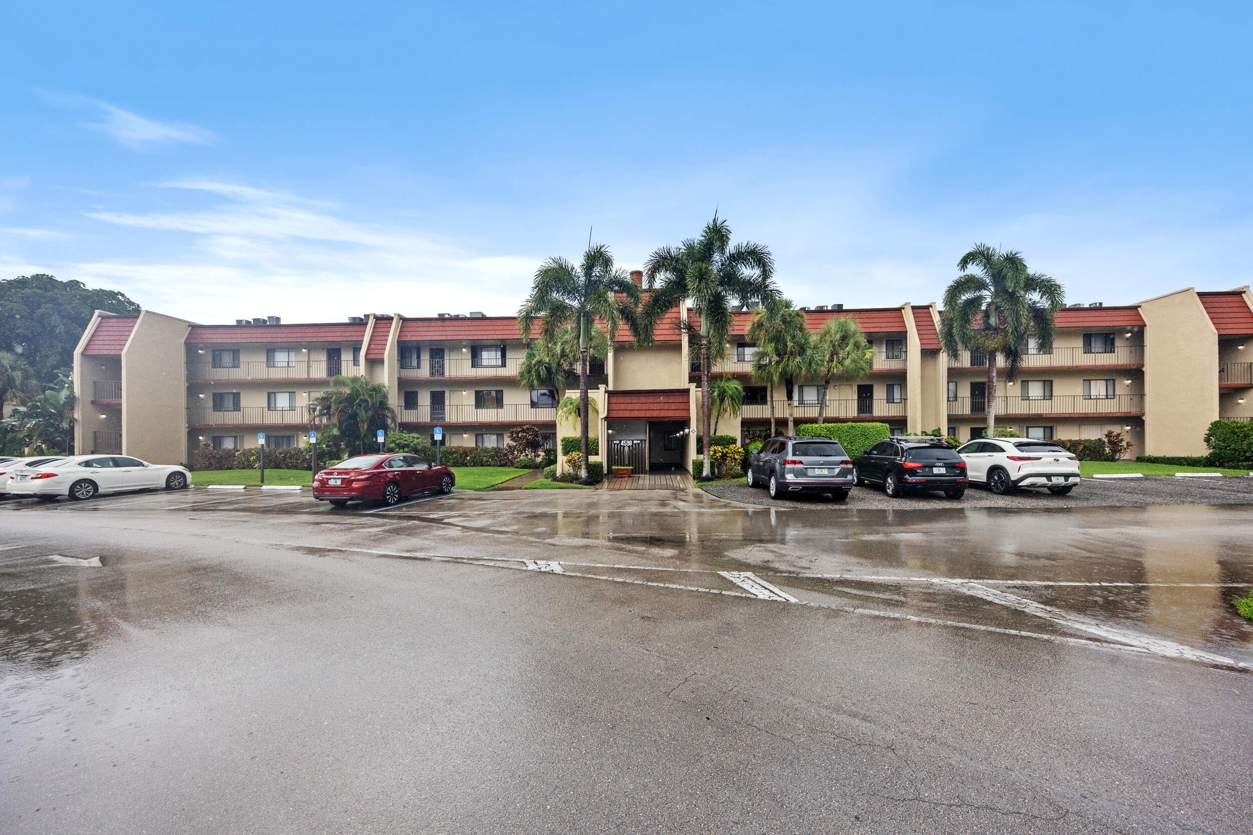 FOUNTAINS OF PALM BEACH - Residential