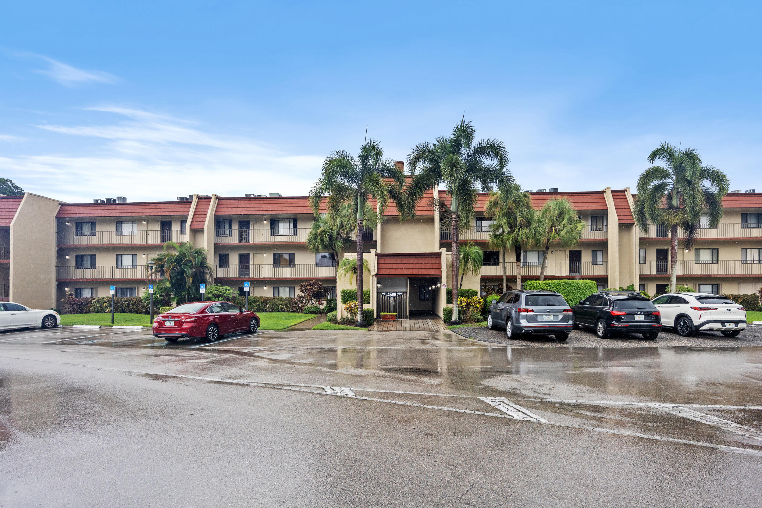 FOUNTAINS OF PALM BEACH - Residential