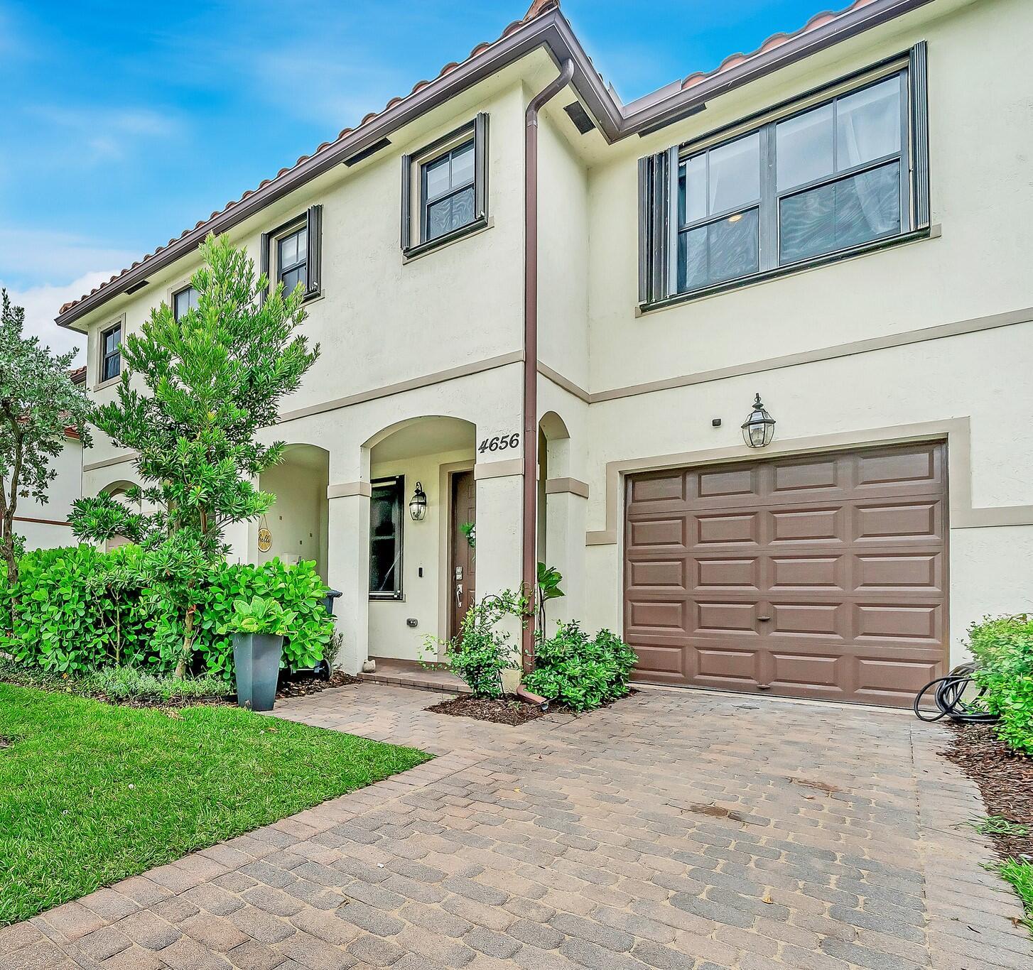 SABAL GROVE PLAT TWO - Residential Lease