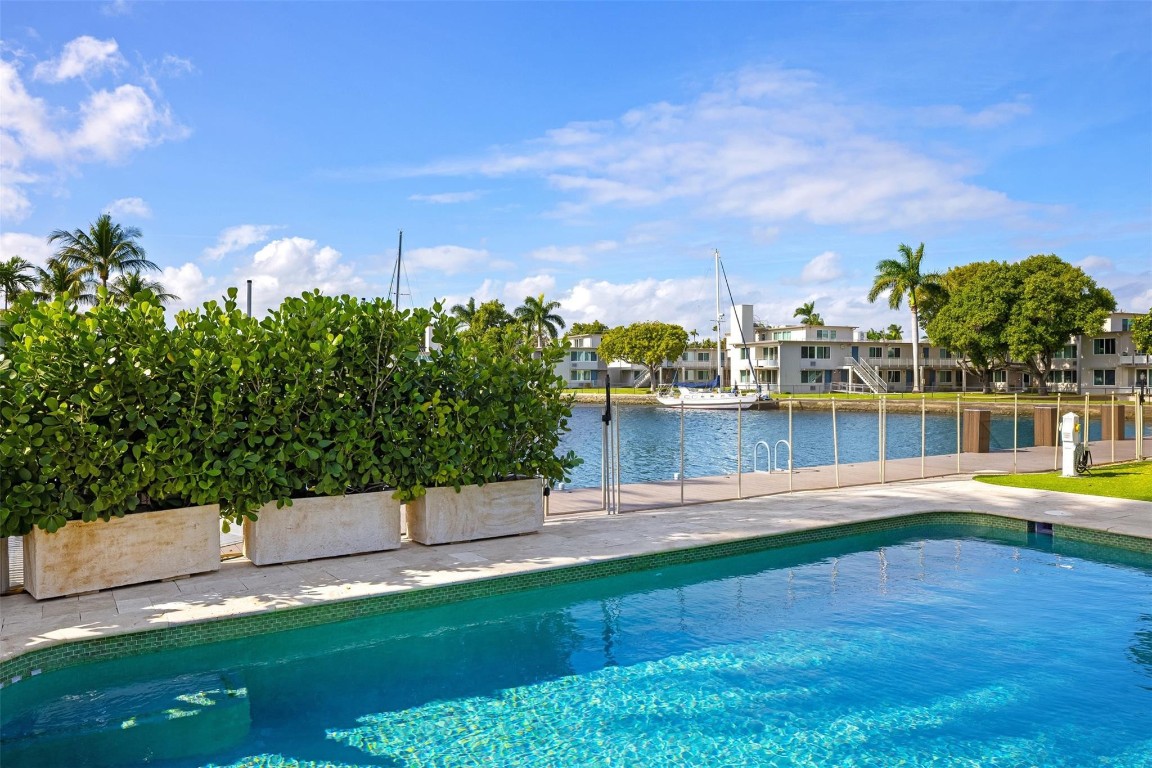 Sunrise Key 45-6 B - Residential