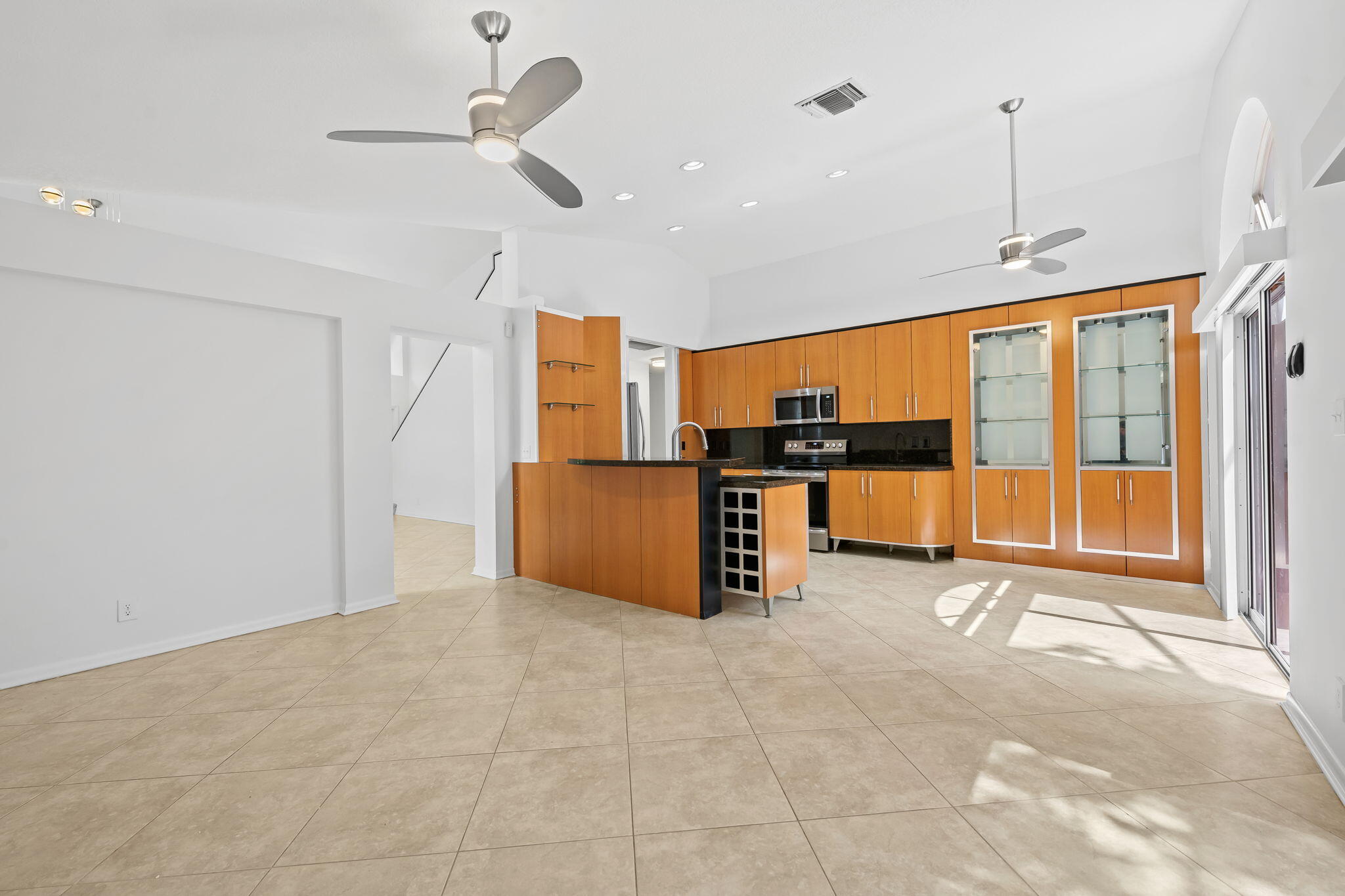 EMBASSY LAKES - Residential