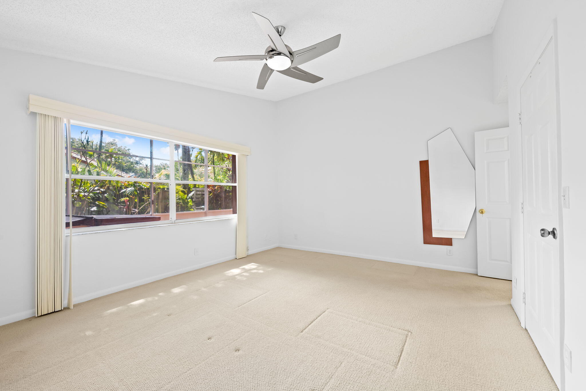 EMBASSY LAKES - Residential