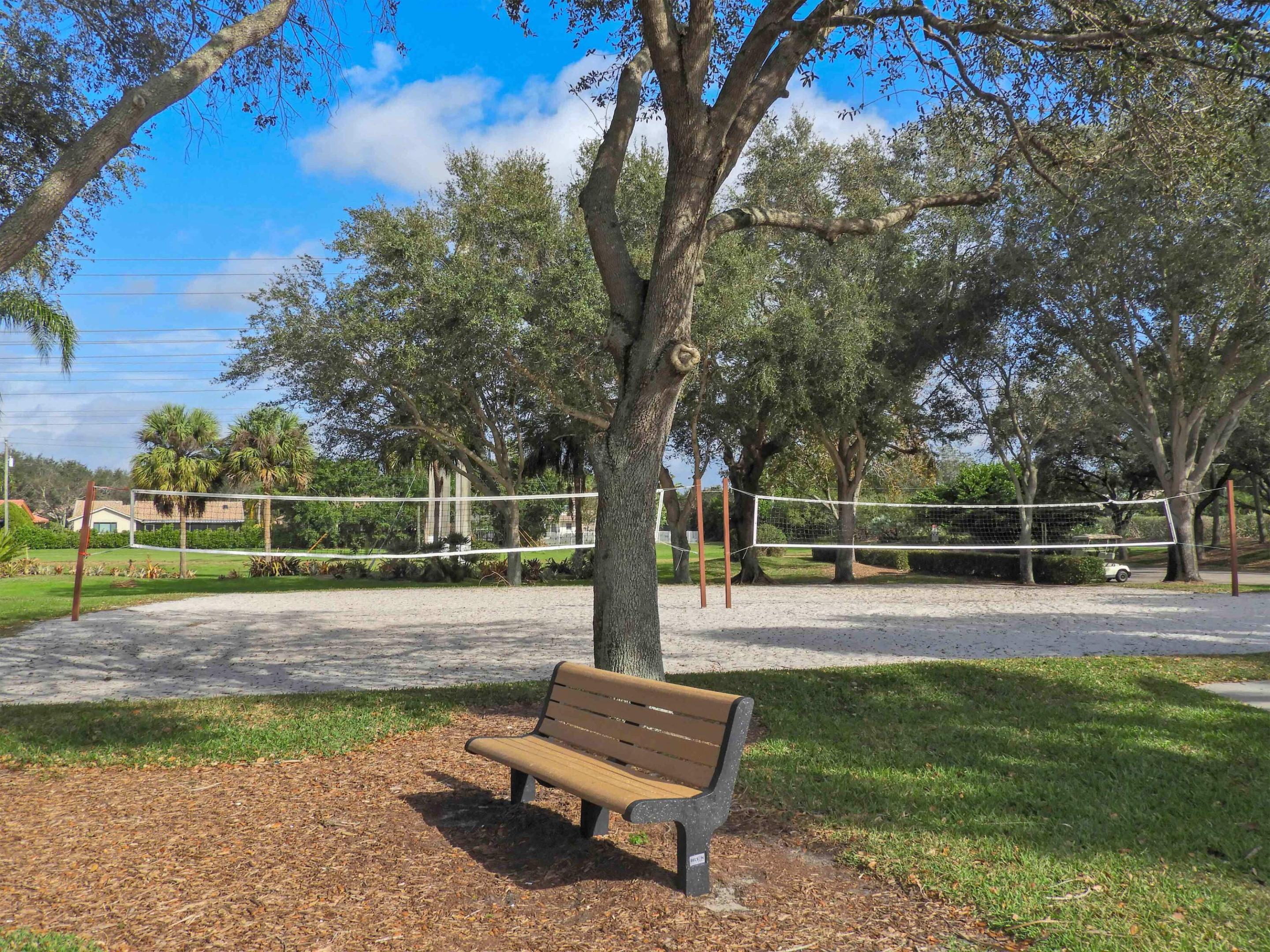 EMBASSY LAKES - Residential