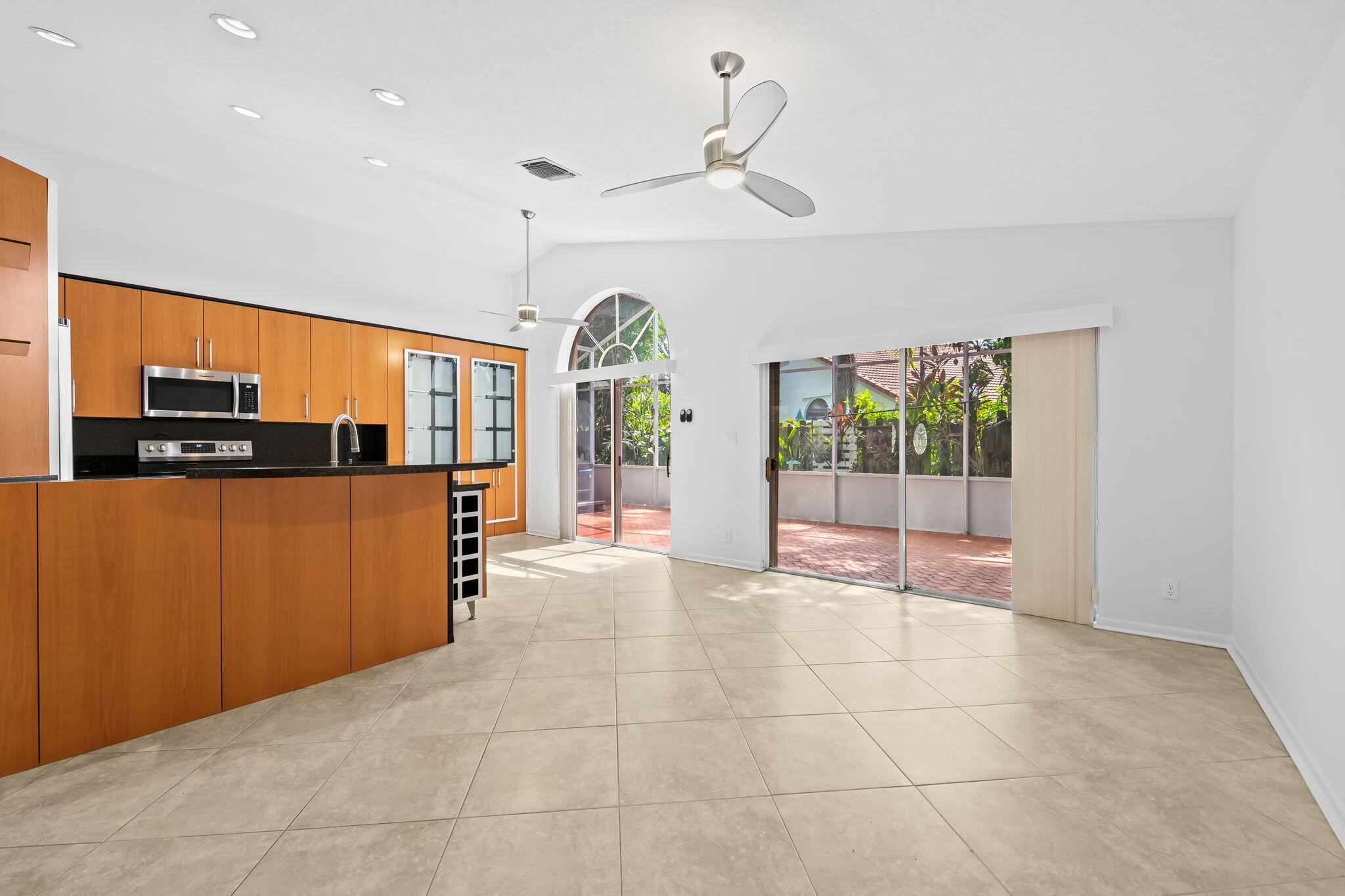 EMBASSY LAKES - Residential