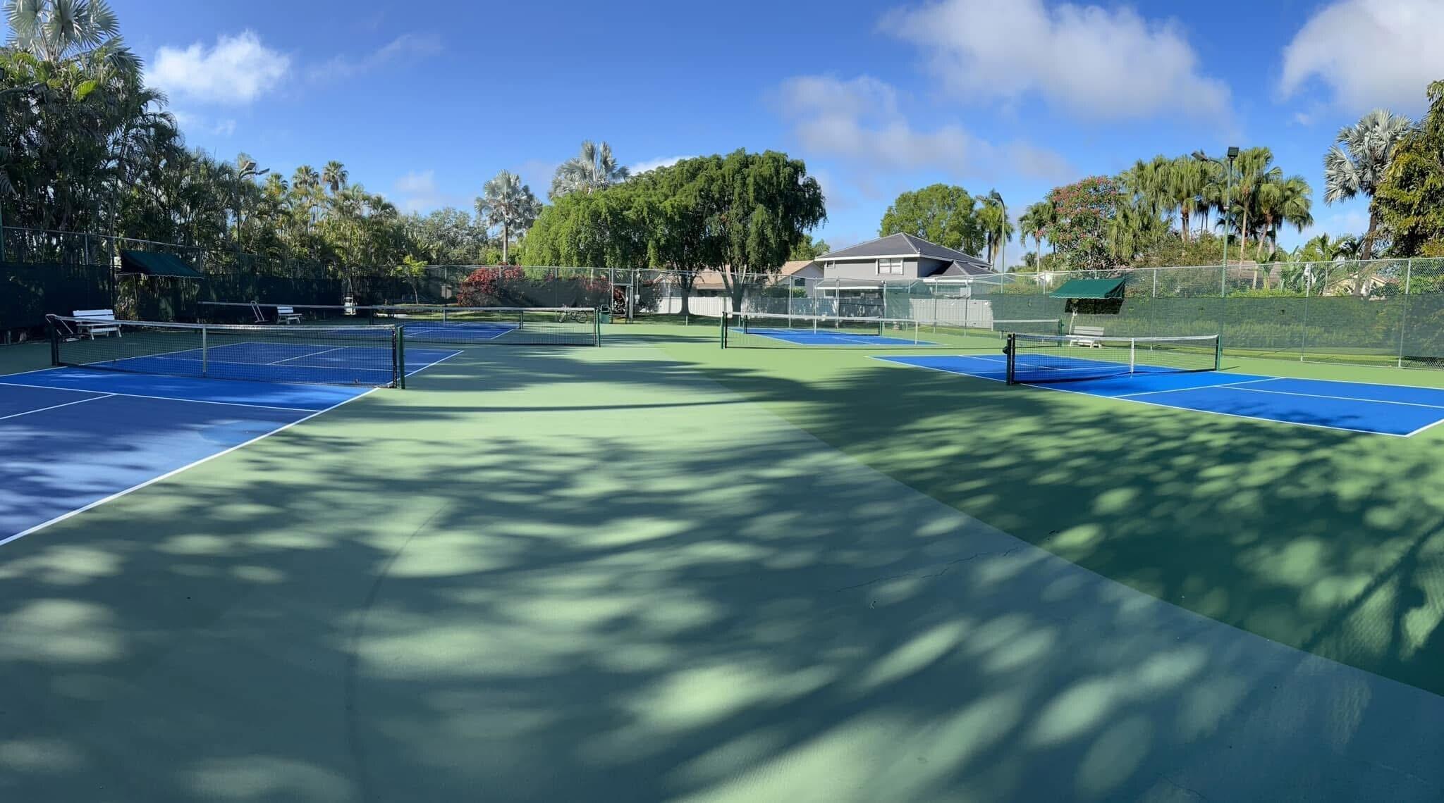 EMBASSY LAKES - Residential