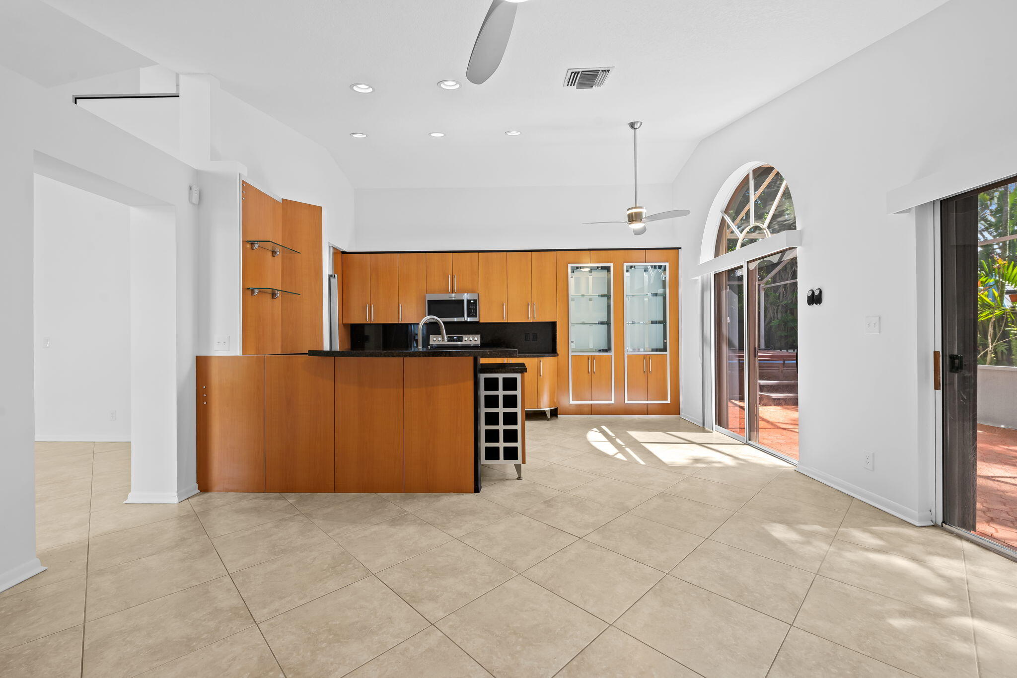 EMBASSY LAKES - Residential