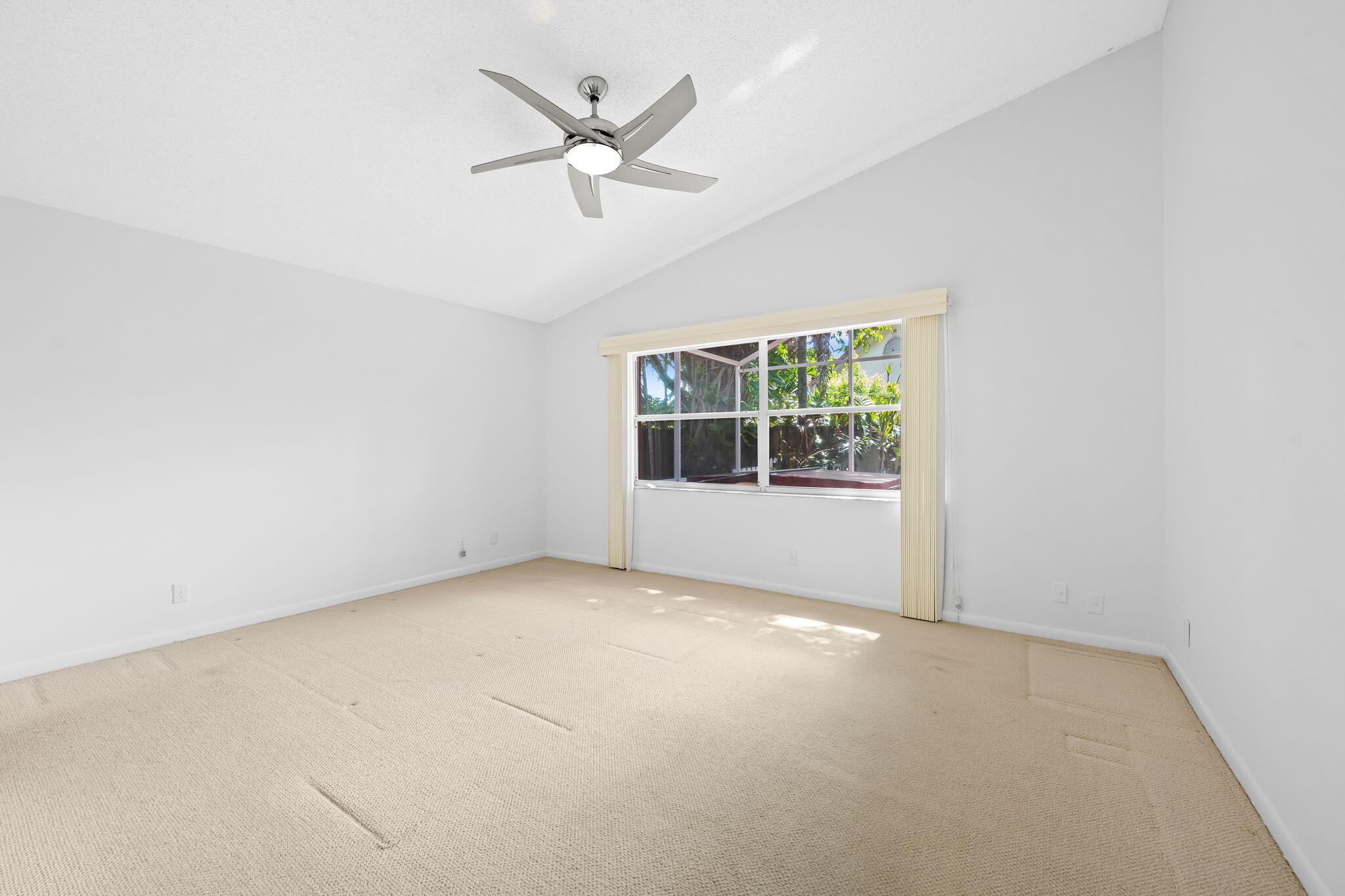 EMBASSY LAKES - Residential